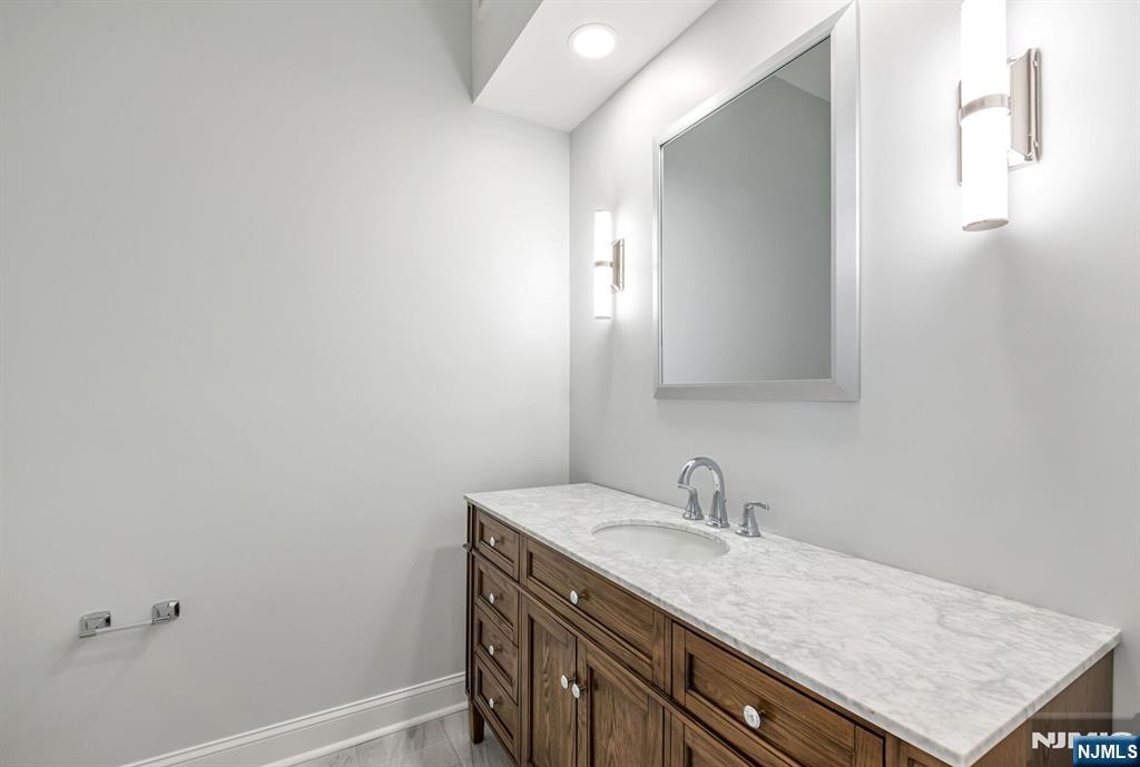 Wyckoff, New Jersey, 07481, United States, 5 Bedrooms Bedrooms, ,5 BathroomsBathrooms,Residential,For Sale,1951013
