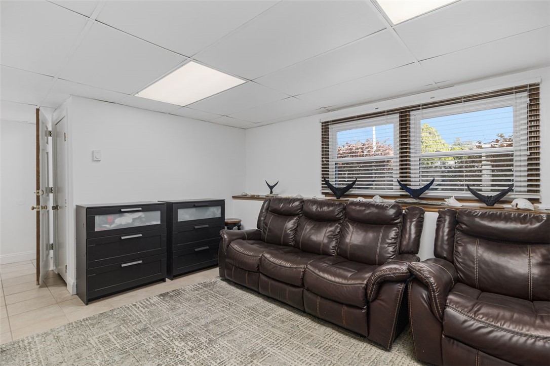 Cranston, Rhode Island, 02921, United States, 3 Bedrooms Bedrooms, ,2 BathroomsBathrooms,Residential,For Sale,1996913