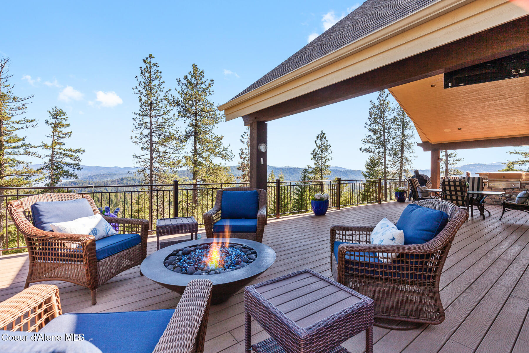 Coeur d'Alene, Idaho, 83814, United States, 5 Bedrooms Bedrooms, ,5 BathroomsBathrooms,Residential,For Sale,2014793