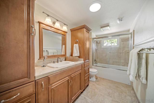 Escondido, California, 92025, United States, 3 Bedrooms Bedrooms, ,2 BathroomsBathrooms,Residential,For Sale,1975164