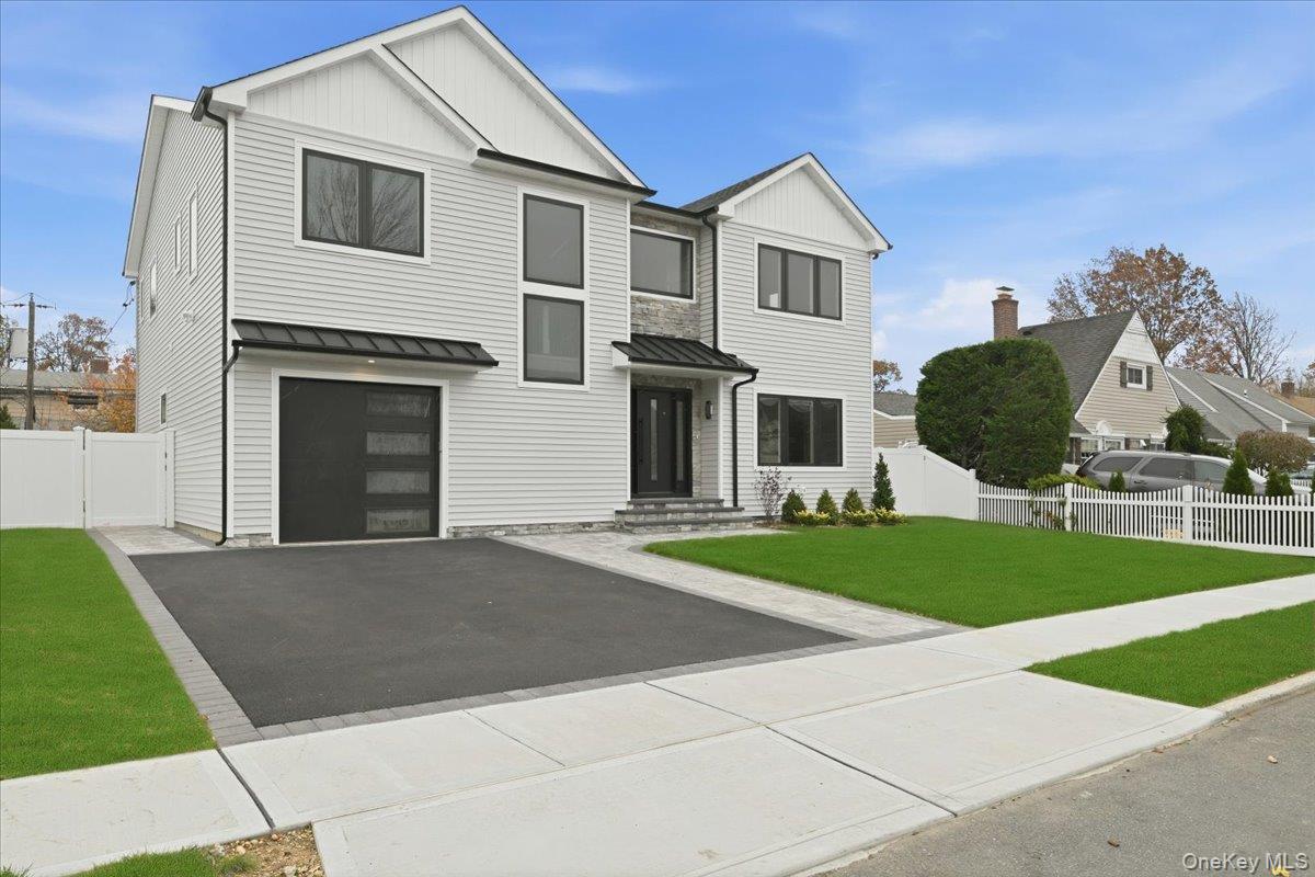 Westbury, New York, 11590, United States, 5 Bedrooms Bedrooms, ,5 BathroomsBathrooms,Residential,For Sale,1991038