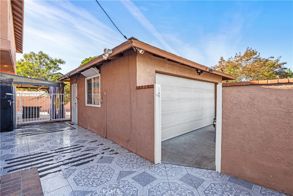 Valley Glen, California, 91401, United States, 4 Bedrooms Bedrooms, ,4 BathroomsBathrooms,Residential,For Sale,1990923