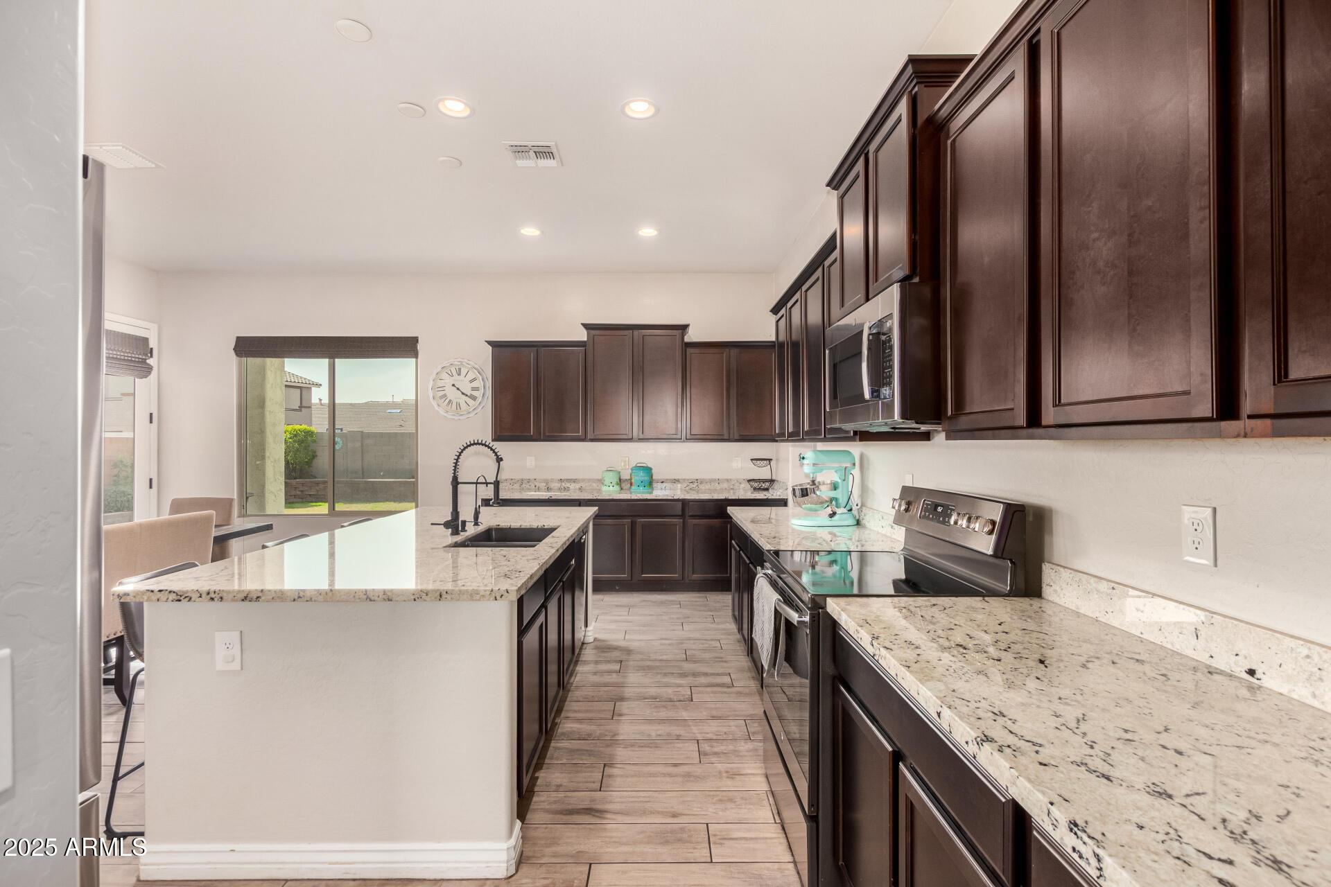 Glendale, Arizona, 85305, United States, 4 Bedrooms Bedrooms, ,5 BathroomsBathrooms,Residential,For Sale,1881067