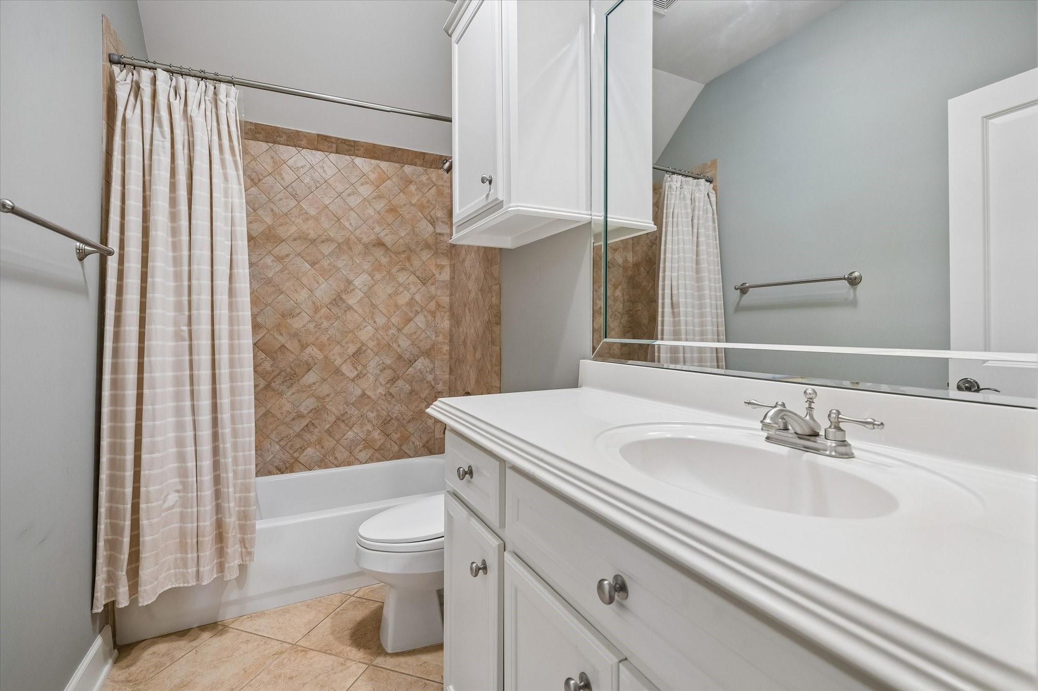  2426 Nantucket Drive B - 物件實景