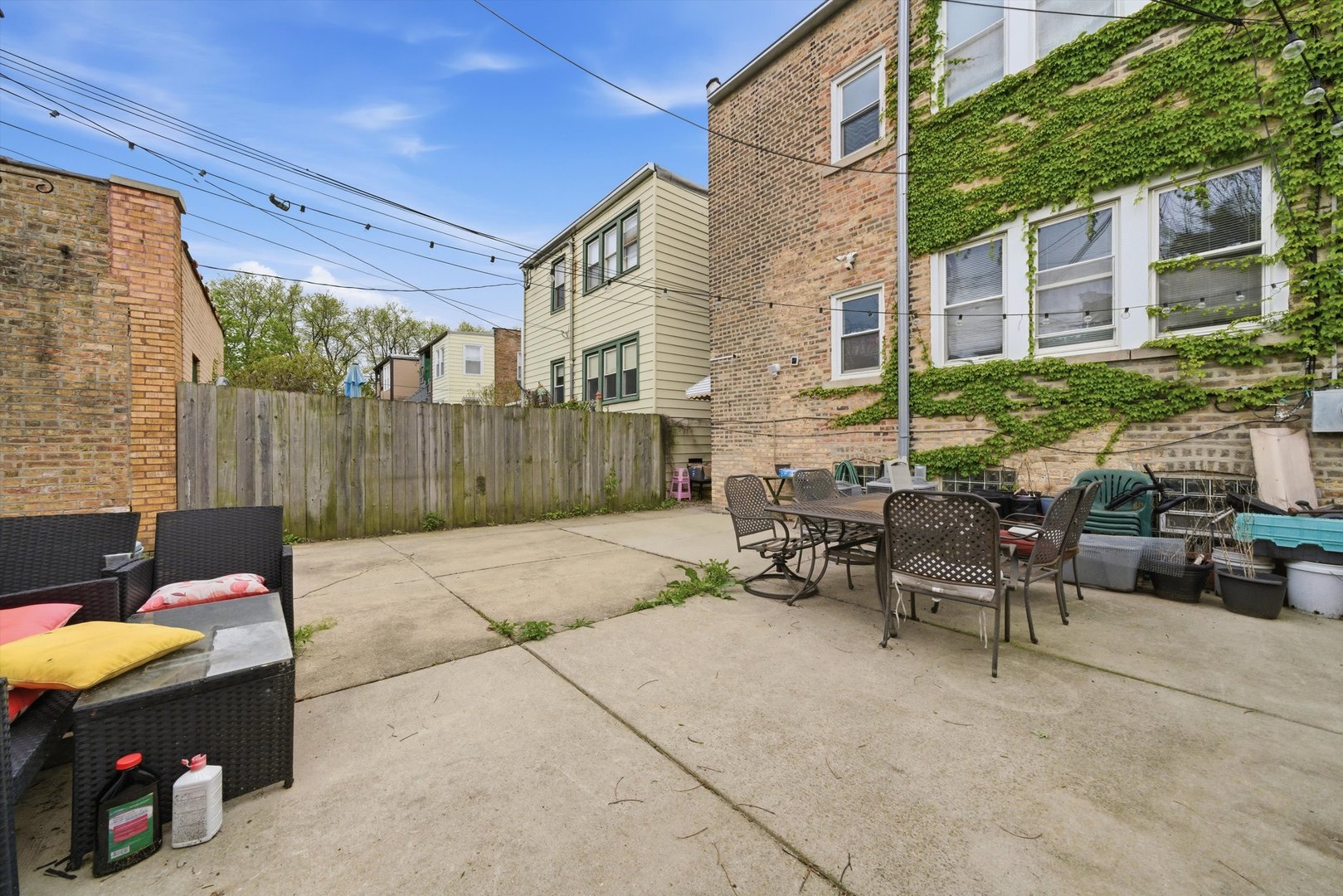 Chicago, Illinois, 60659, United States, 9 Bedrooms Bedrooms, ,Residential,For Sale,2040474