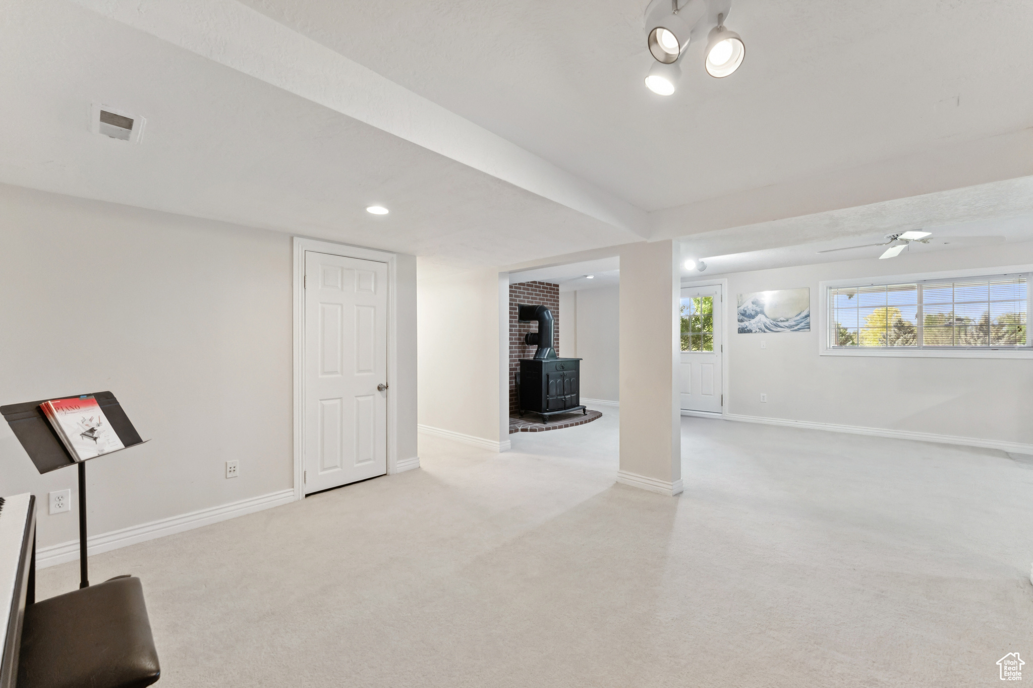 Draper, Utah, 84020, United States, 6 Bedrooms Bedrooms, ,4 BathroomsBathrooms,Residential,For Sale,1848551