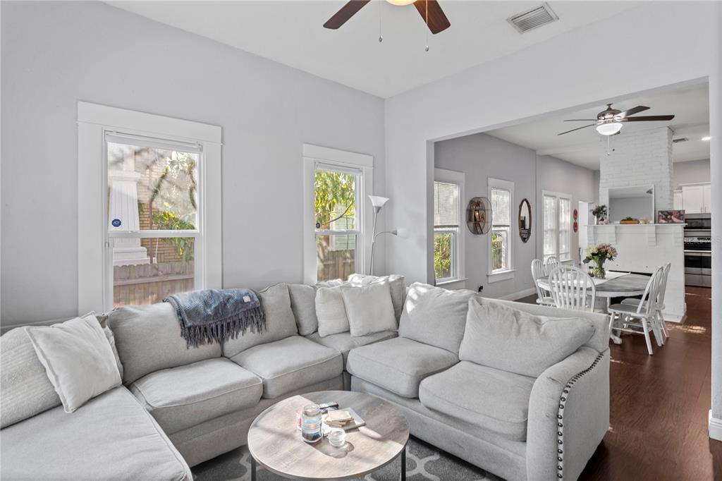 Tampa, Florida, 33602, United States, 3 Bedrooms Bedrooms, ,2 BathroomsBathrooms,Residential,For Sale,1785595