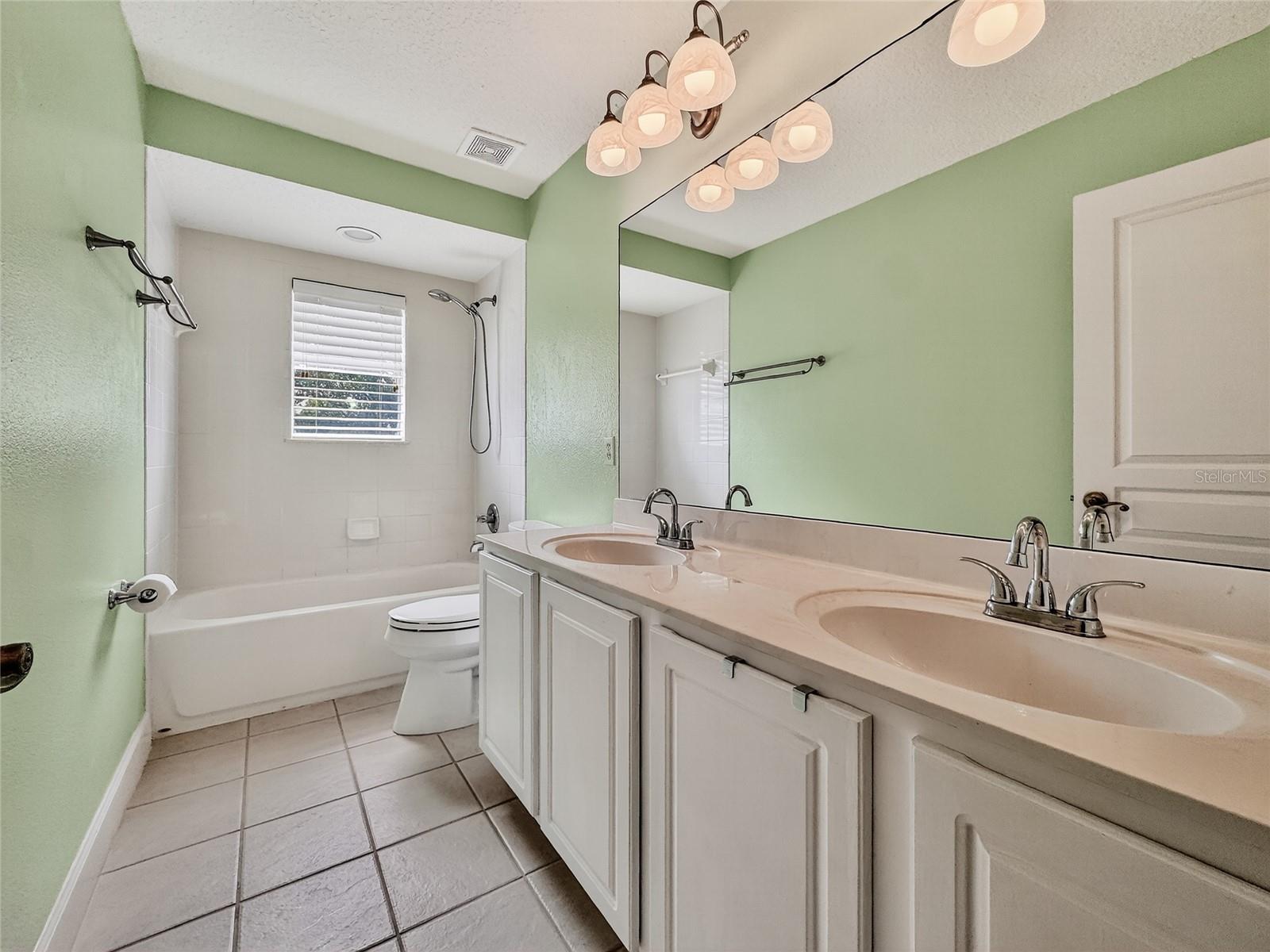 OVIEDO, Florida, 32766, United States, 5 Bedrooms Bedrooms, ,3 BathroomsBathrooms,Residential,For Sale,1974970