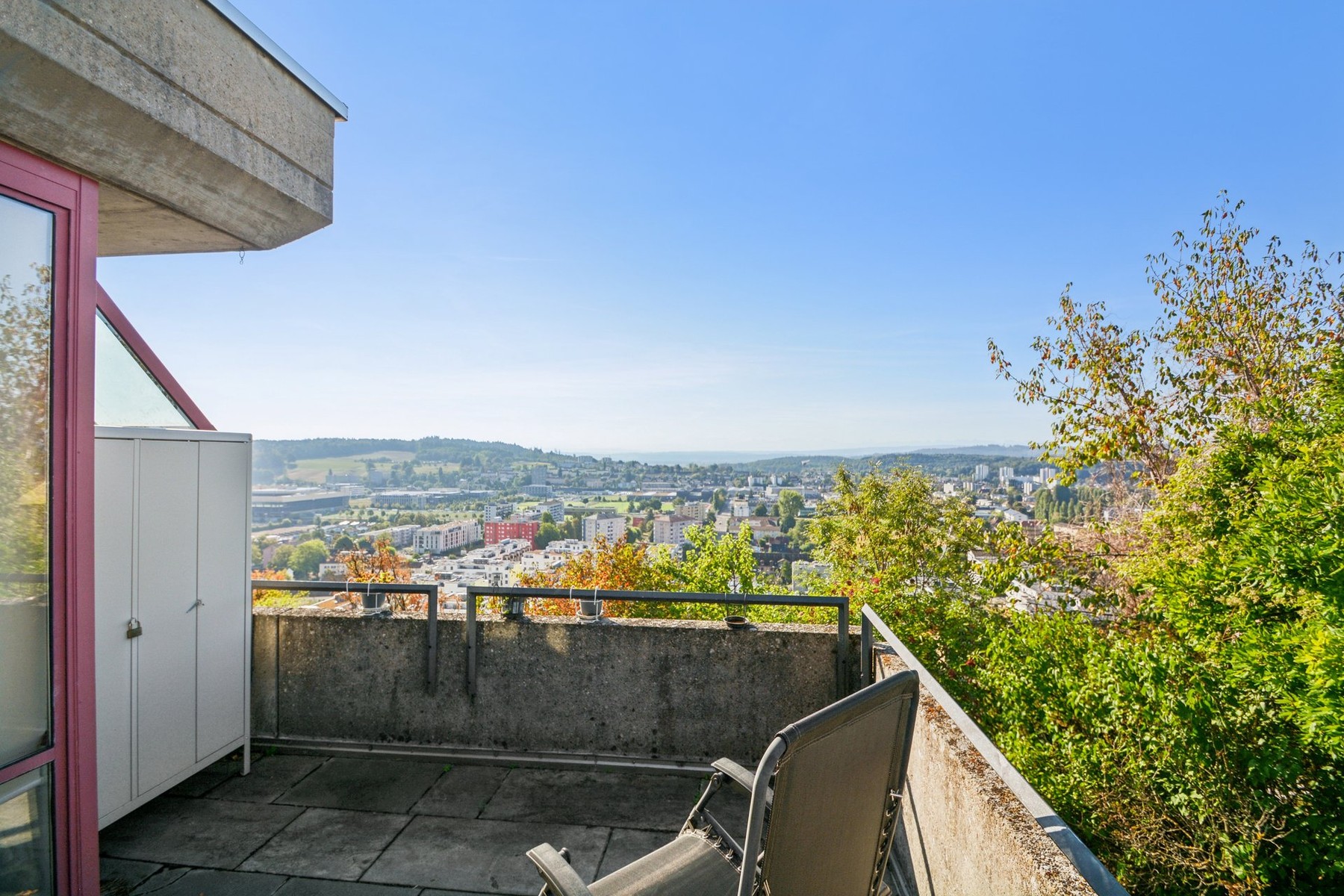  Exclusive Opportunity in Biel — Unique Architect-Designed Home, Exceptional Modu - 物件實景