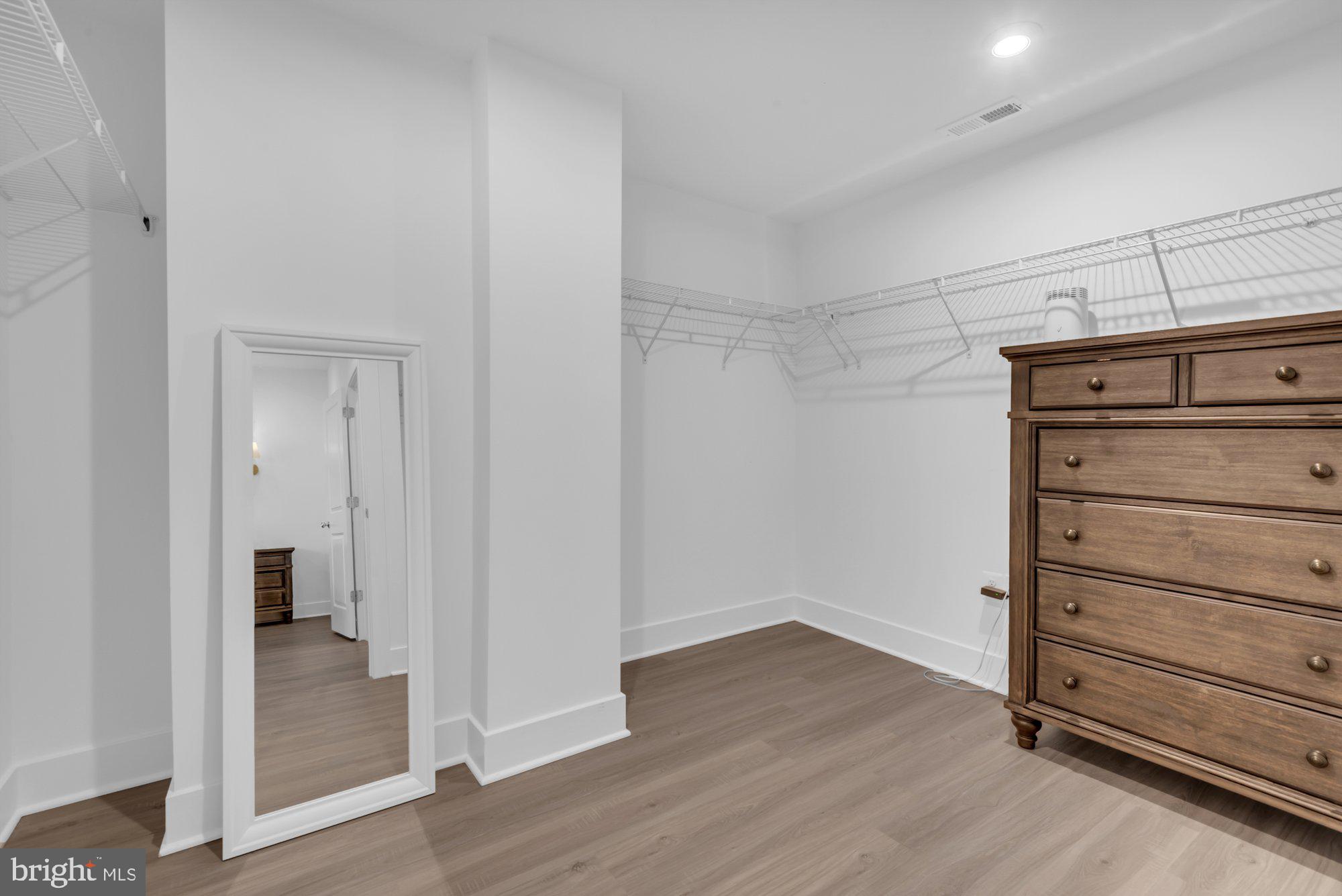 Laurel, Maryland, 20724, United States, 5 Bedrooms Bedrooms, ,5 BathroomsBathrooms,Residential,For Sale,2010373