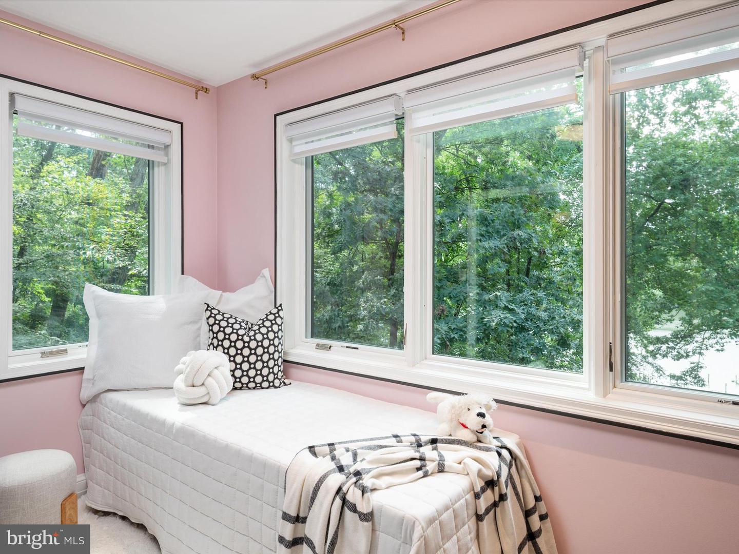 Annapolis, Maryland, 21401, United States, 5 Bedrooms Bedrooms, ,5 BathroomsBathrooms,Residential,For Sale,1895873