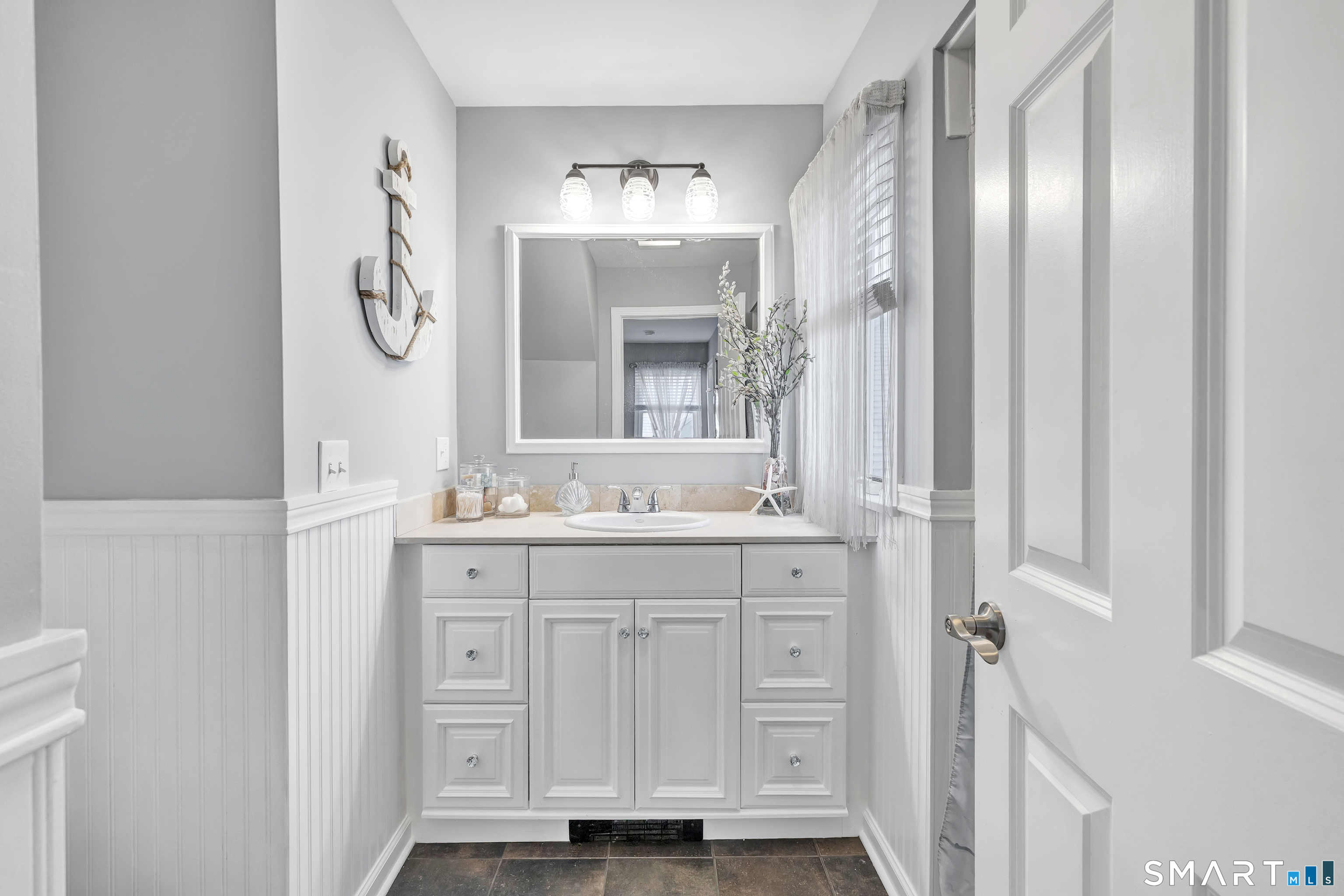 Milford, Connecticut, 06460, United States, 4 Bedrooms Bedrooms, ,2 BathroomsBathrooms,Residential,For Sale,2048246