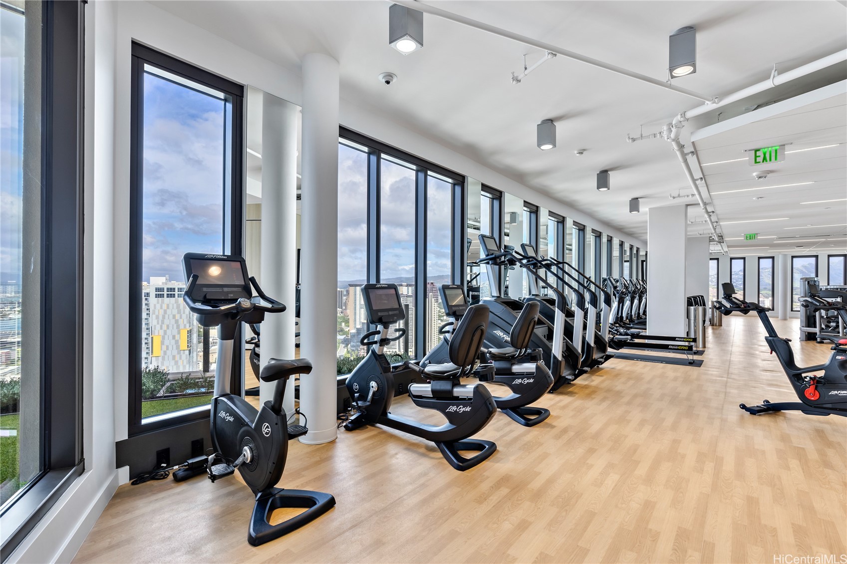 Honolulu, Hawaii, 96814, United States, ,1 BathroomBathrooms,Residential,For Sale,2003131