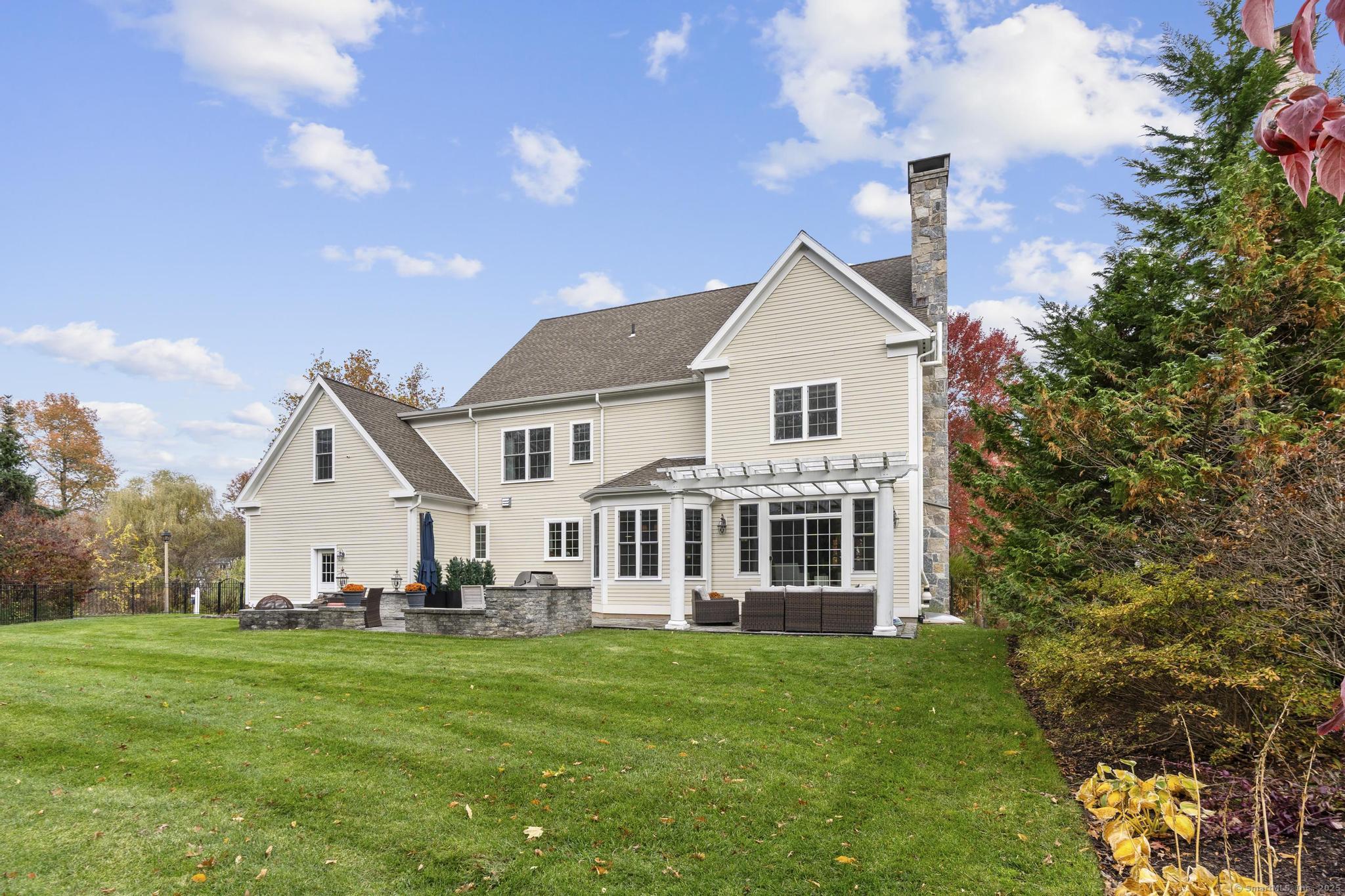 West Hartford, Connecticut, 06117, United States, 4 Bedrooms Bedrooms, ,5 BathroomsBathrooms,Residential,For Sale,1989224