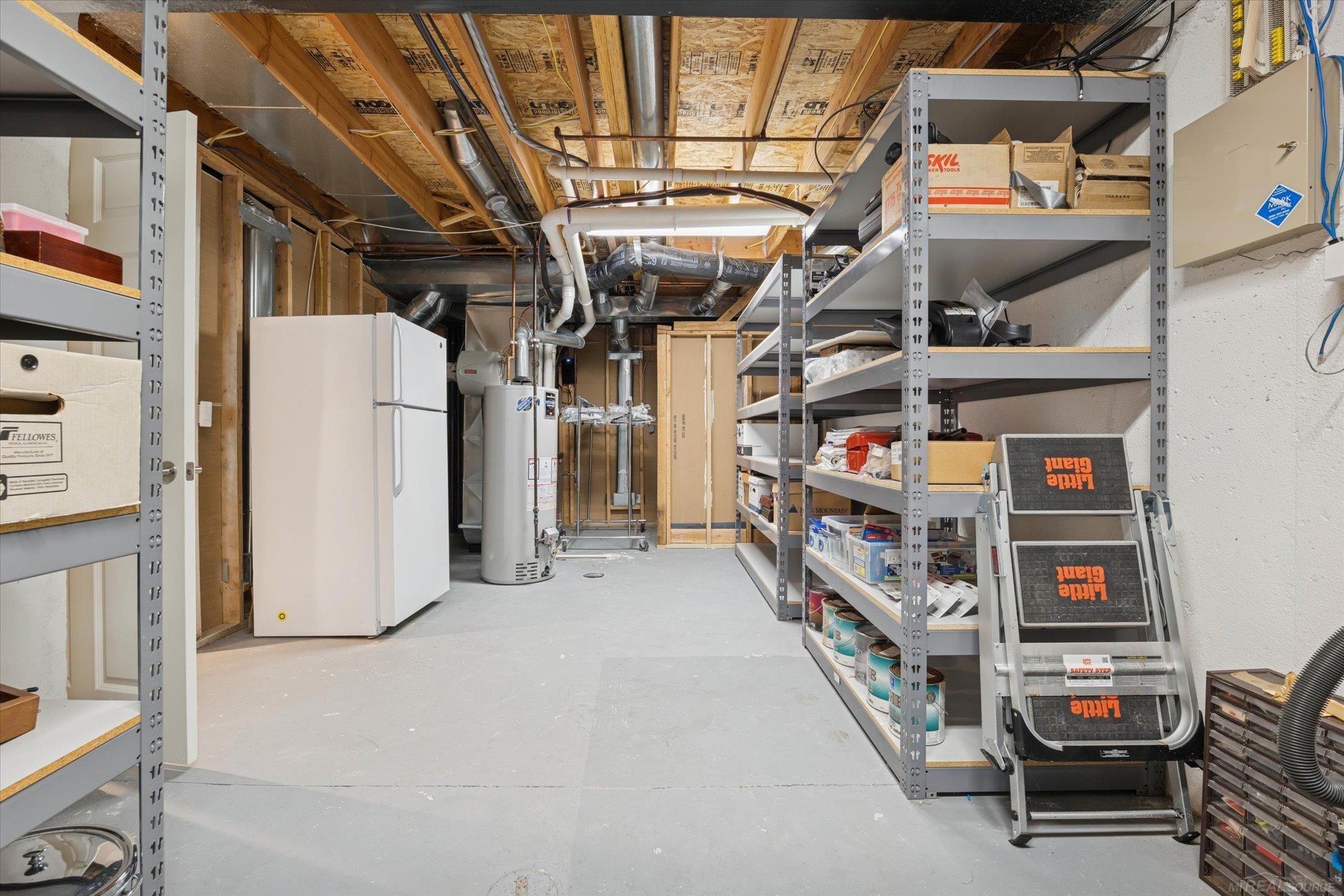 Oakland Twp, Michigan, 48306, United States, 2 Bedrooms Bedrooms, ,4 BathroomsBathrooms,Residential,For Sale,1984320