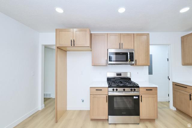 Midvale, Utah, 84047, United States, 4 Bedrooms Bedrooms, ,2 BathroomsBathrooms,Residential,For Sale,2002837