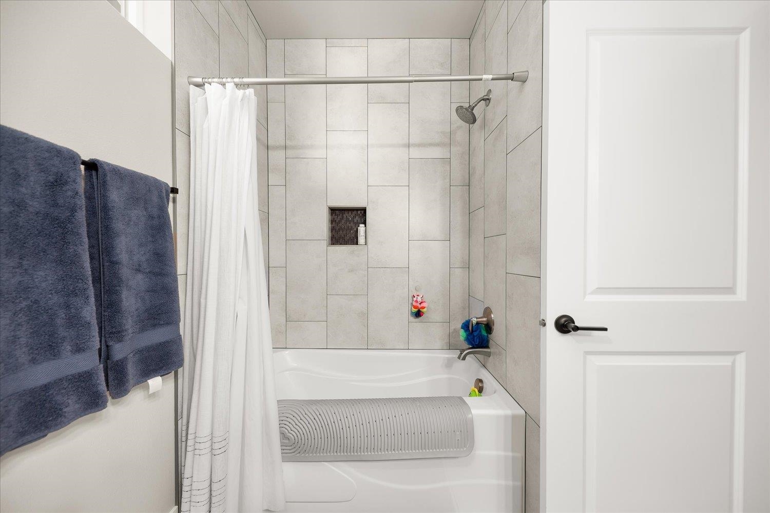 Greenacres, Washington, 99016, United States, 5 Bedrooms Bedrooms, ,3 BathroomsBathrooms,Residential,For Sale,1848364