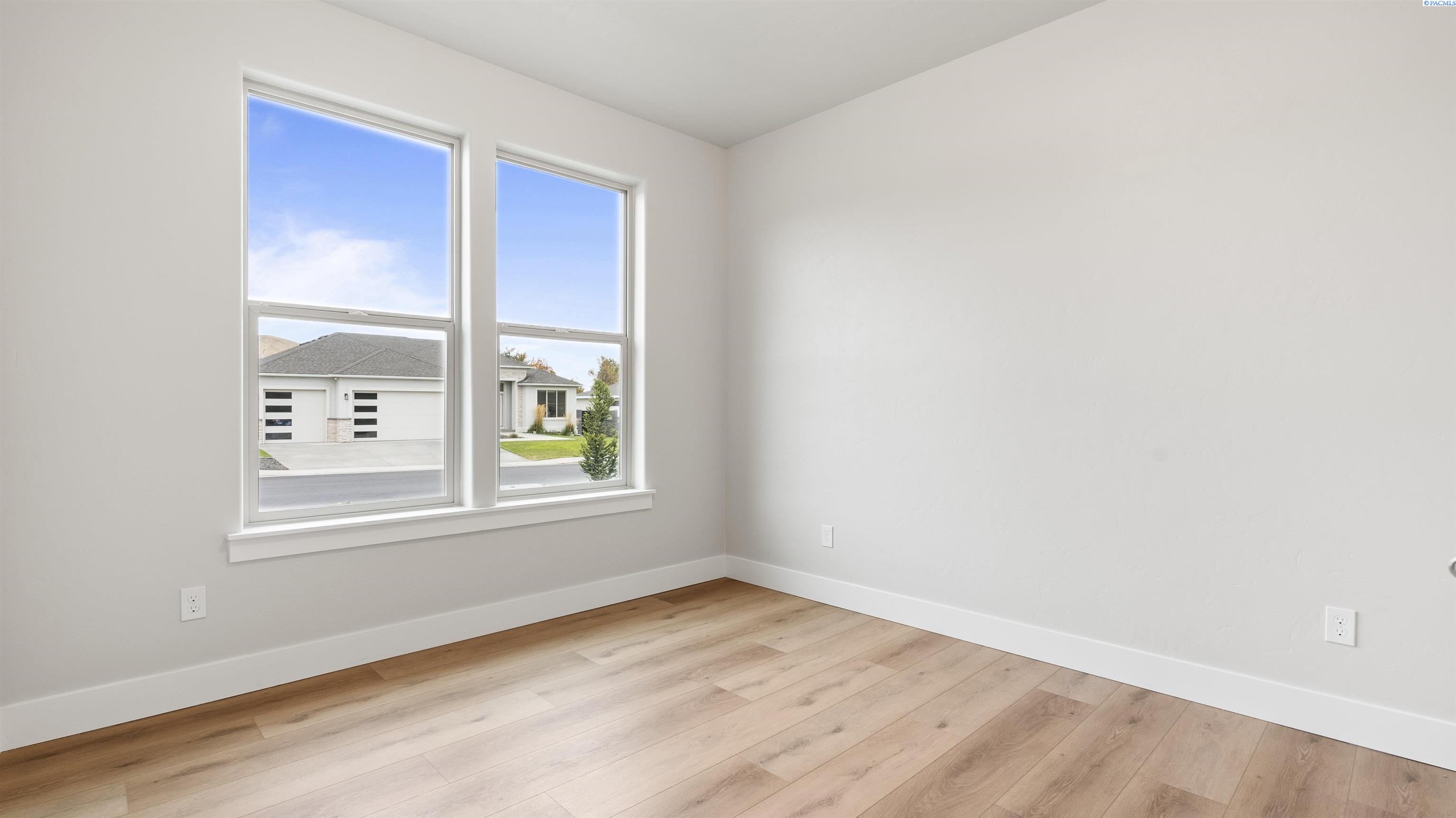 Richland, Washington, 99352, United States, 3 Bedrooms Bedrooms, ,2 BathroomsBathrooms,Residential,For Sale,1991742