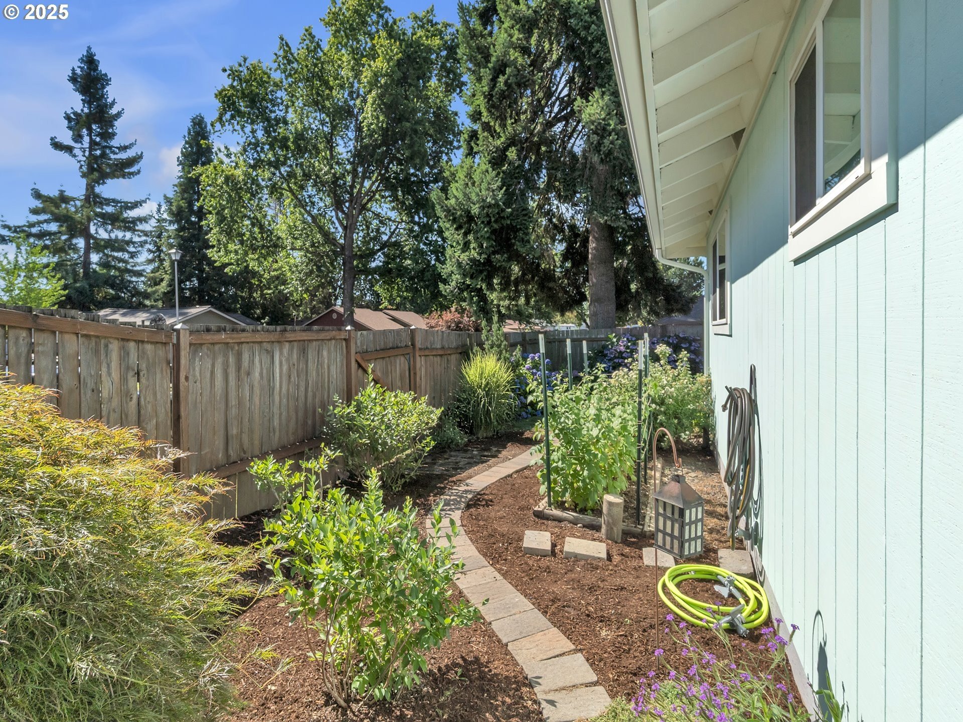 McMinnville, Oregon, 97128, United States, 3 Bedrooms Bedrooms, ,2 BathroomsBathrooms,Residential,For Sale,1901824