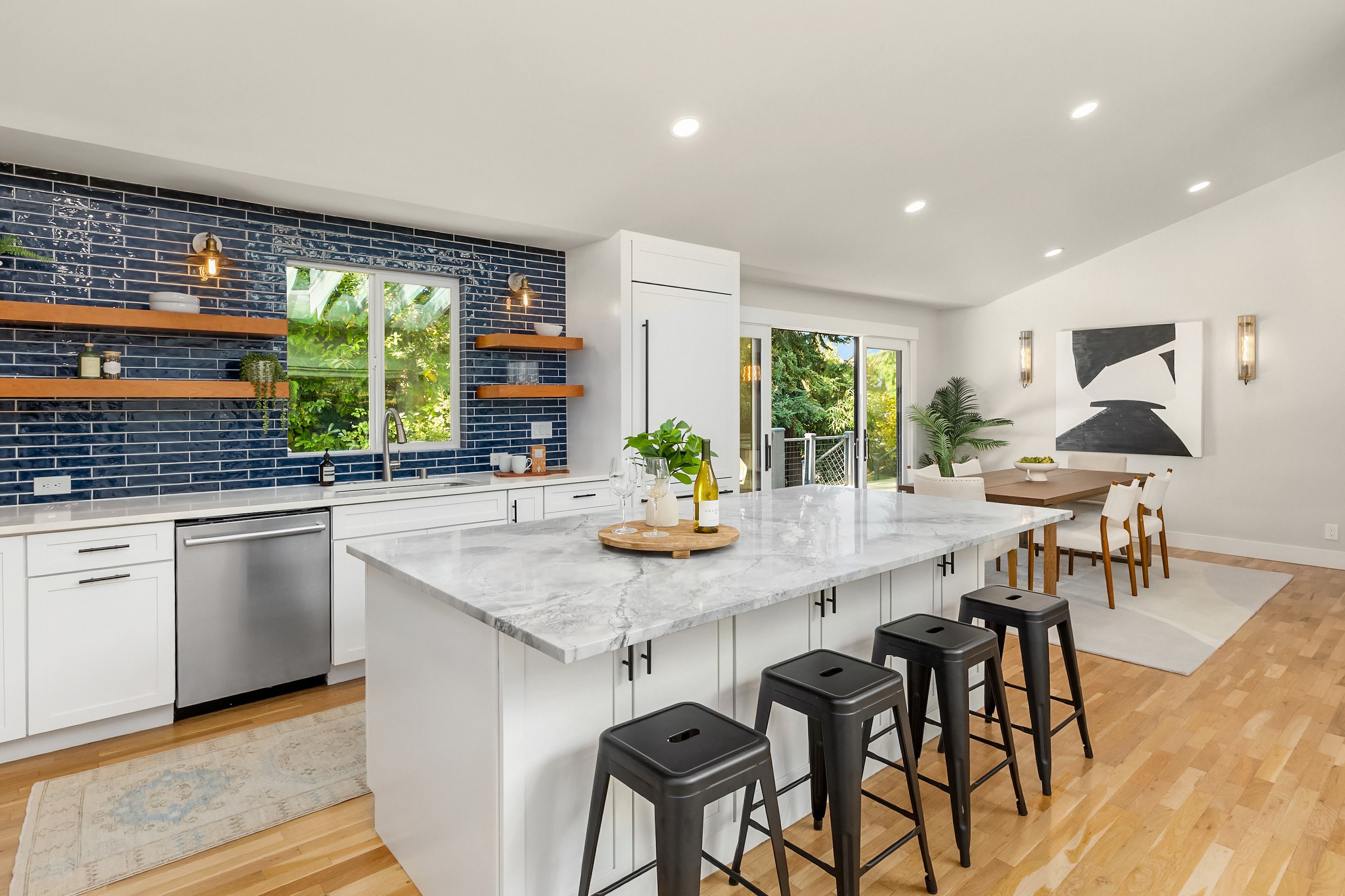  689 Pierce Court Northwest, Bainbridge Island, WA 98110 - 物件實景