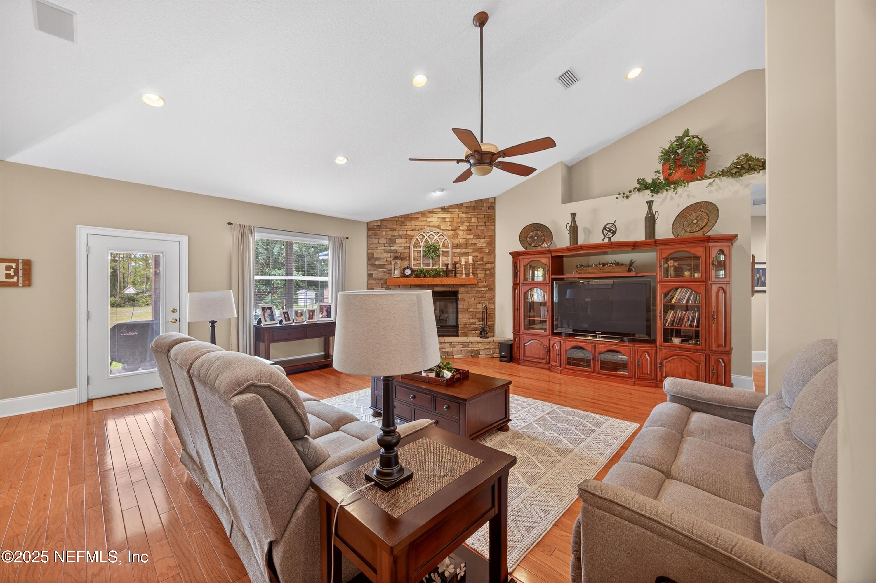 Glen St. Mary, Florida, 32040, United States, 4 Bedrooms Bedrooms, ,3 BathroomsBathrooms,Residential,For Sale,1862289