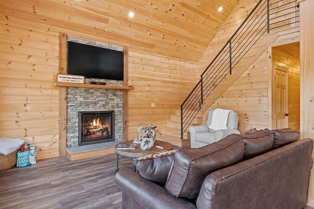 Thornton, New Hampshire, 03285, United States, 3 Bedrooms Bedrooms, ,3 BathroomsBathrooms,Residential,For Sale,1887581