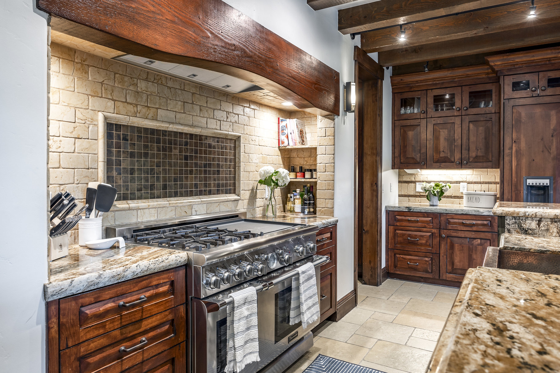  Rare Park Meadows Retreat with Creekside Setting and Expansive Ski Resort Views - 物件實景