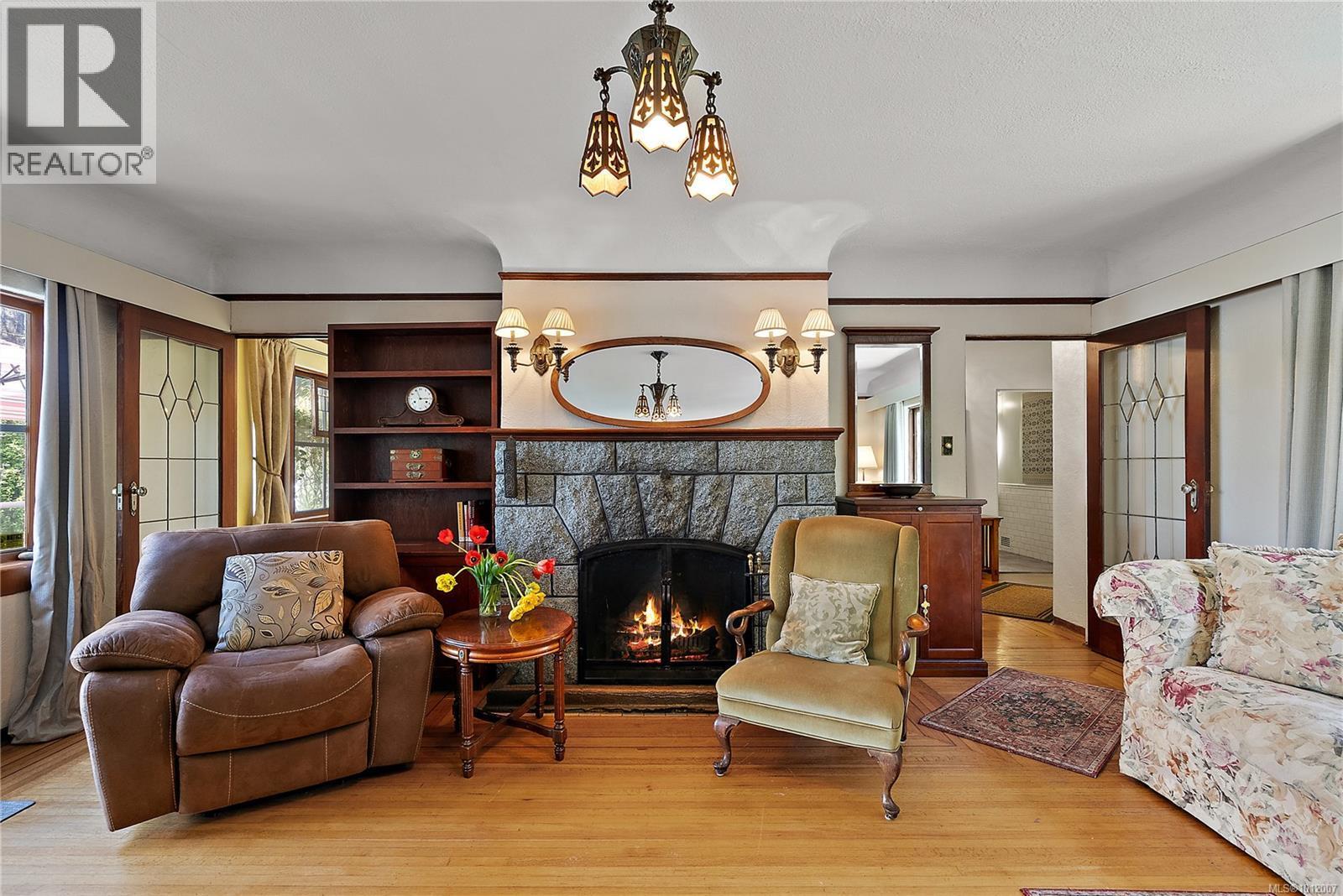 SAANICH, British Columbia, V9A 2R8, CA, 6 Bedrooms Bedrooms, ,3 BathroomsBathrooms,Residential,For Sale,1948762