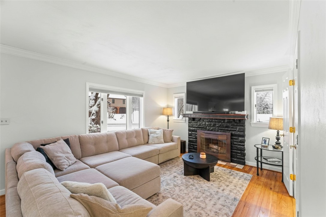 Venetia, Pennsylvania, 15367, United States, 3 Bedrooms Bedrooms, ,3 BathroomsBathrooms,Residential,For Sale,2001468