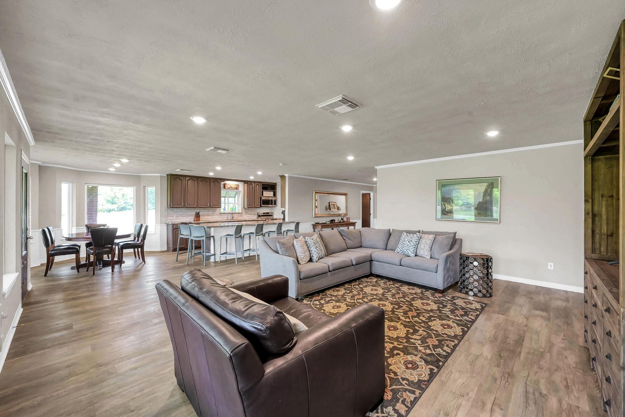 Huntsville, Texas, 77320, United States, 3 Bedrooms Bedrooms, ,2 BathroomsBathrooms,Residential,For Sale,1973925