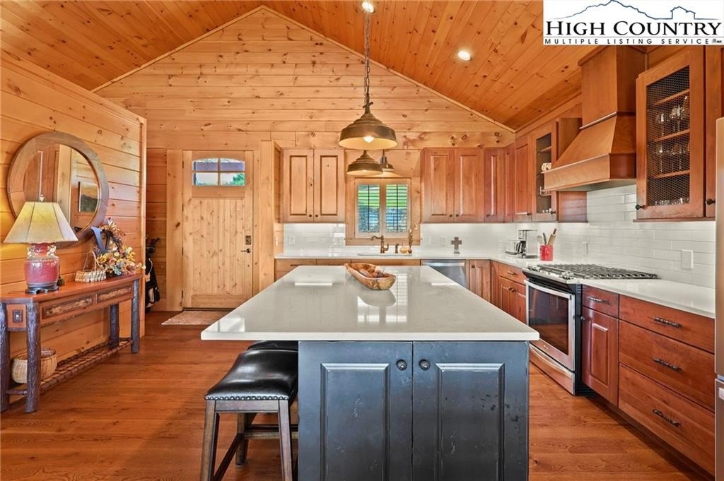 Banner Elk, North Carolina, 28604, United States, 4 Bedrooms Bedrooms, ,5 BathroomsBathrooms,Residential,For Sale,1977191