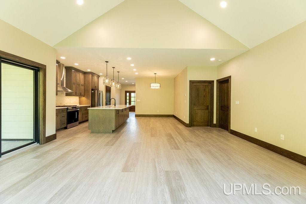 Houghton, Michigan, 49931, United States, 3 Bedrooms Bedrooms, ,3 BathroomsBathrooms,Residential,For Sale,1826025
