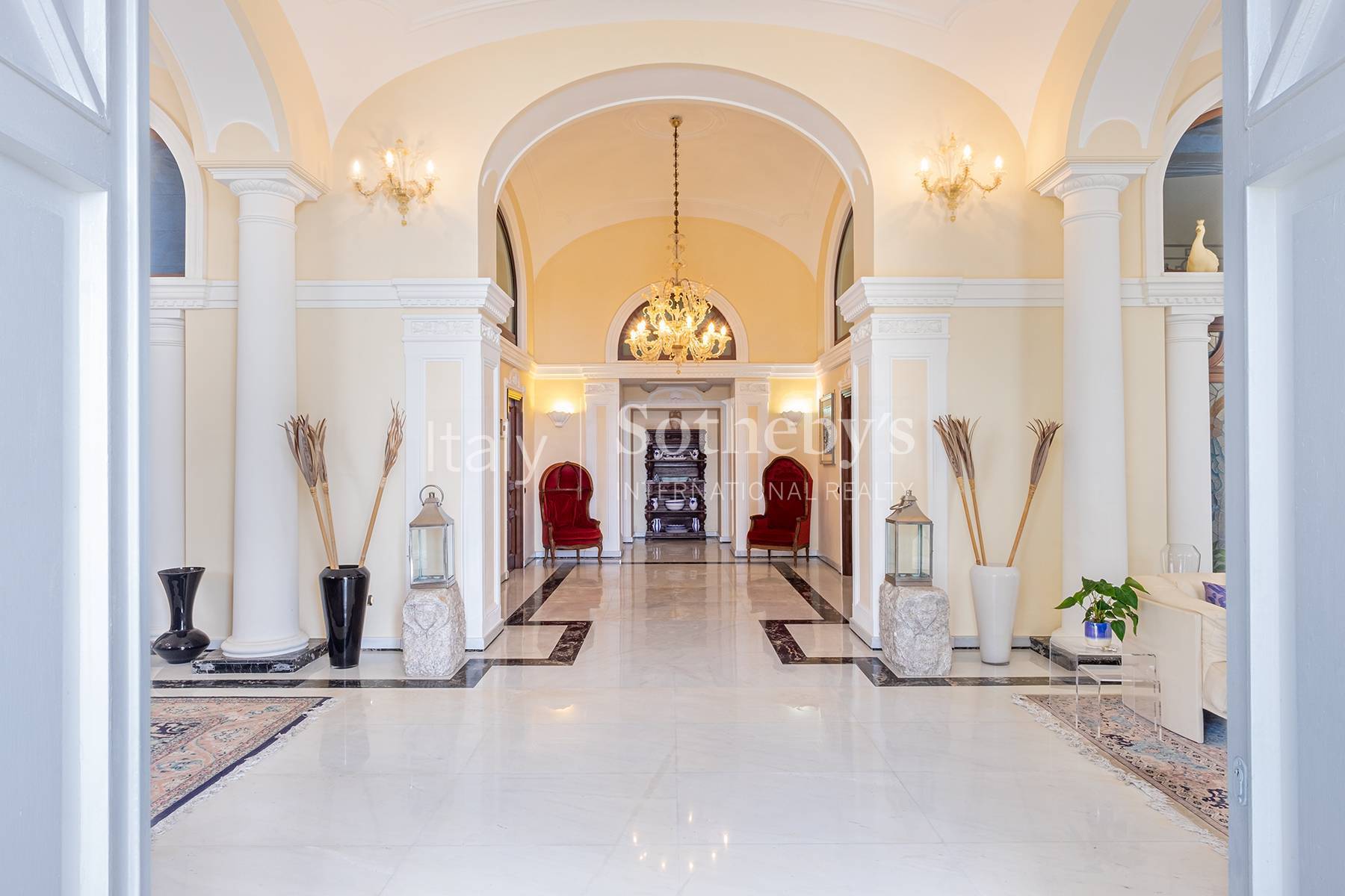  Neoclassical villa with a breath taking view - 物件實景