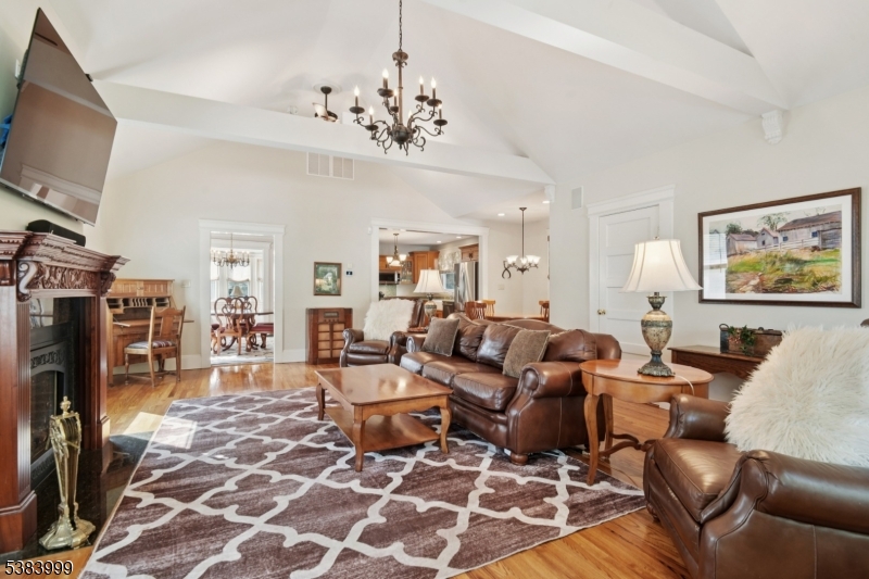 Millburn Twp., New Jersey, 07078, United States, 3 Bedrooms Bedrooms, ,3 BathroomsBathrooms,Residential,For Sale,1988129