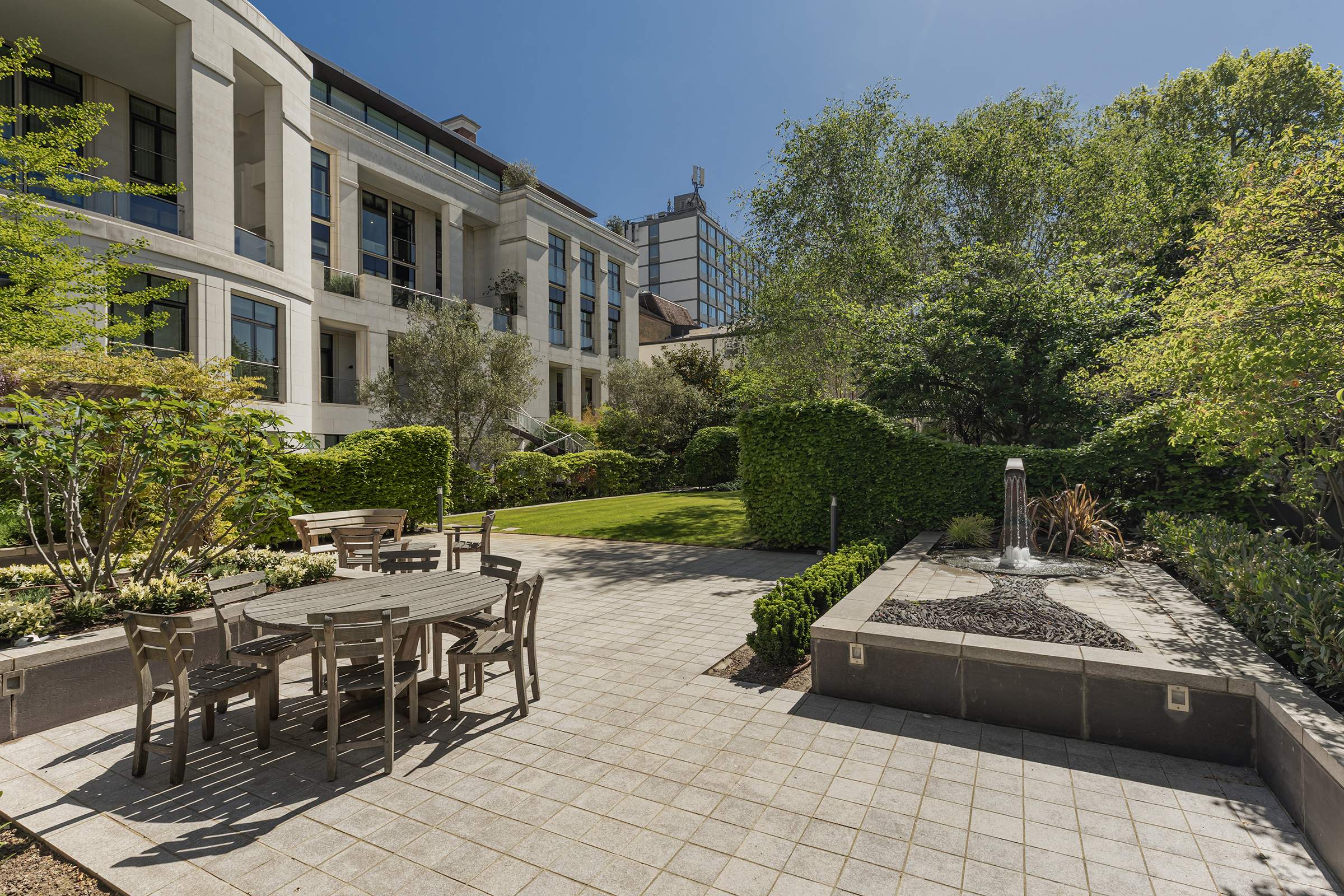  A Chelsea Penthouse with a Roof Terrace and Two Studio Apartments - 物件實景