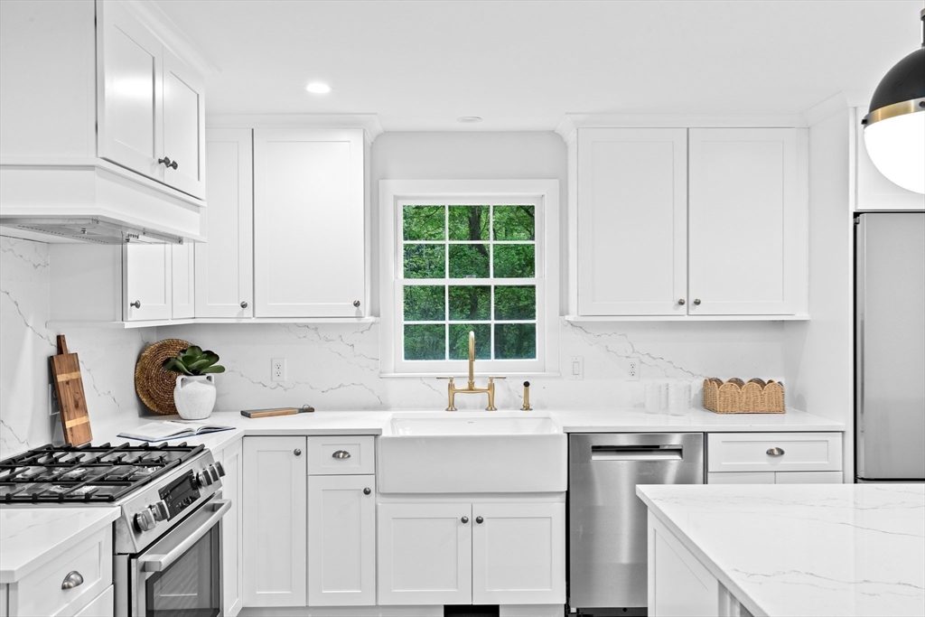 Hingham, Massachusetts, 02043, United States, 4 Bedrooms Bedrooms, ,2 BathroomsBathrooms,Residential,For Sale,2001936