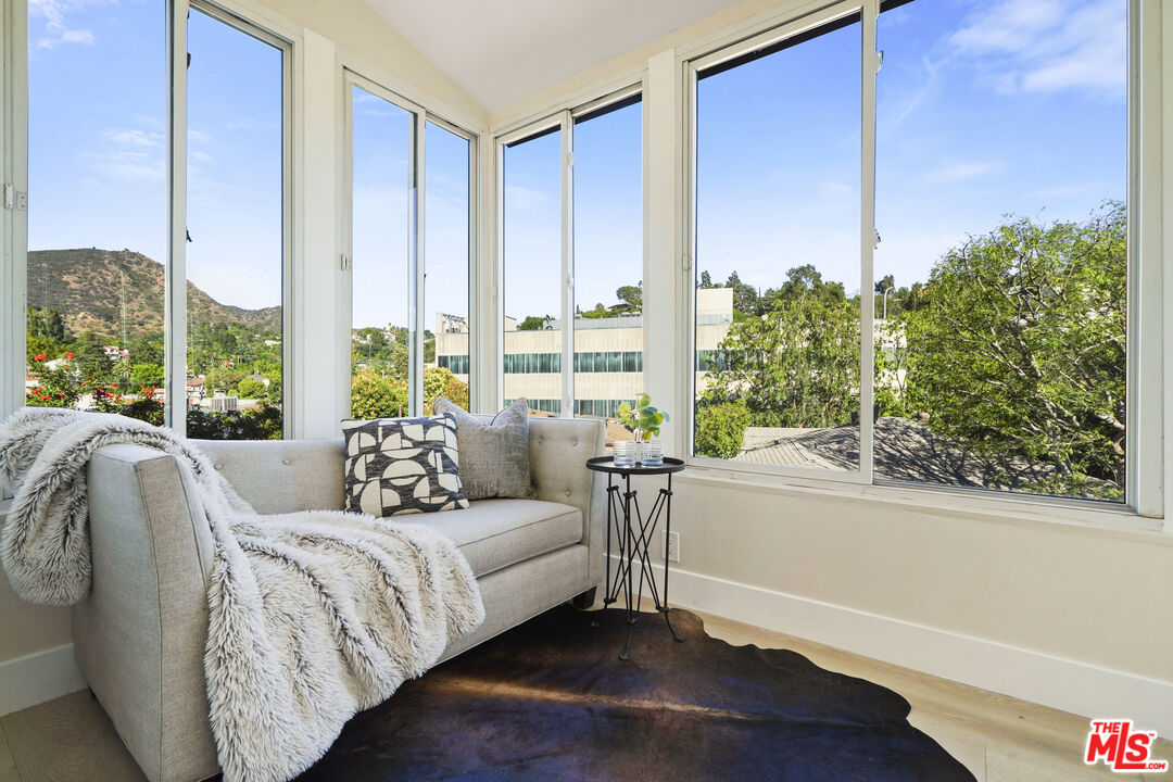 Los Angeles, California, 90068, United States, 5 Bedrooms Bedrooms, ,4 BathroomsBathrooms,Residential,For Sale,1892047