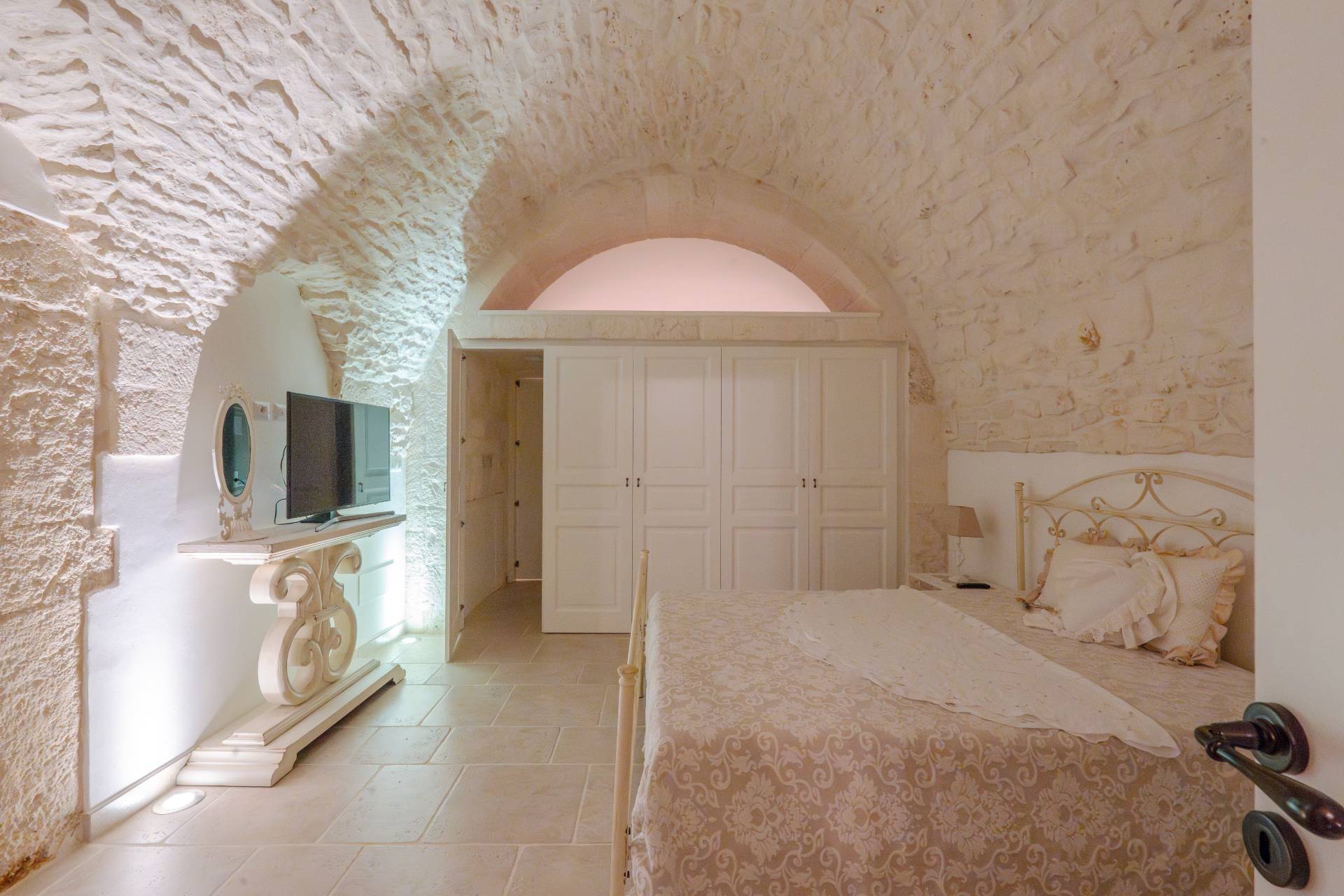Martina Franca, Taranto, 74015, IT, 9 Bedrooms Bedrooms, ,12 BathroomsBathrooms,Residential,For Sale,1947823