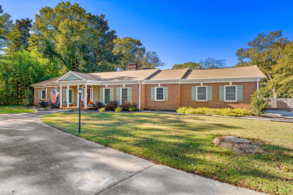 Hartwell, Georgia, 30643, United States, 4 Bedrooms Bedrooms, ,3 BathroomsBathrooms,Residential,For Sale,1989315