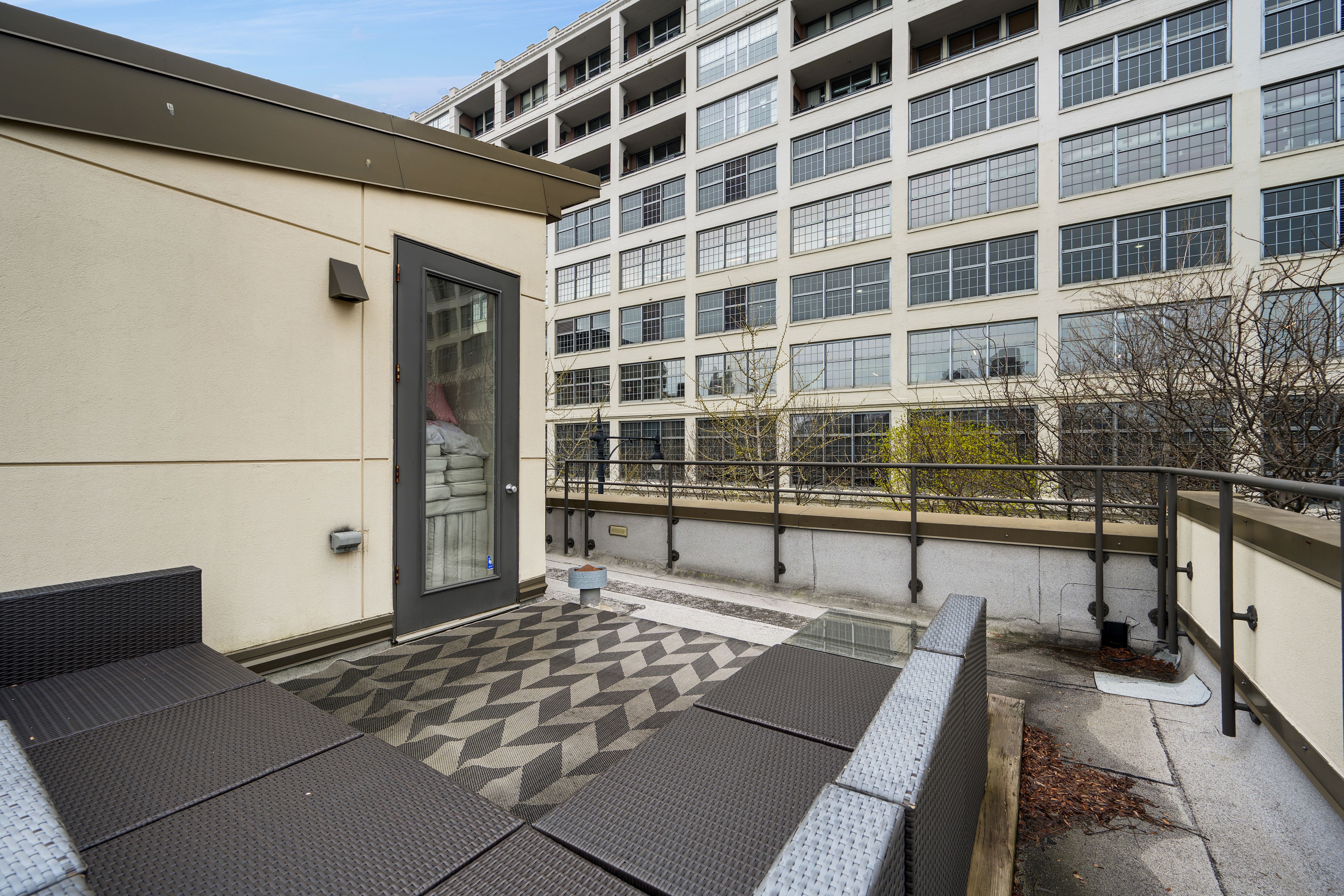  Bright, Updated Townhome in River North