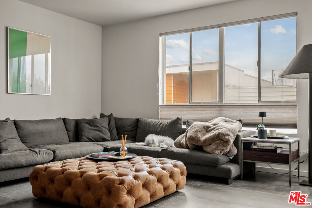 Los Angeles, California, 90026, United States, 3 Bedrooms Bedrooms, ,4 BathroomsBathrooms,Residential,For Sale,1829395