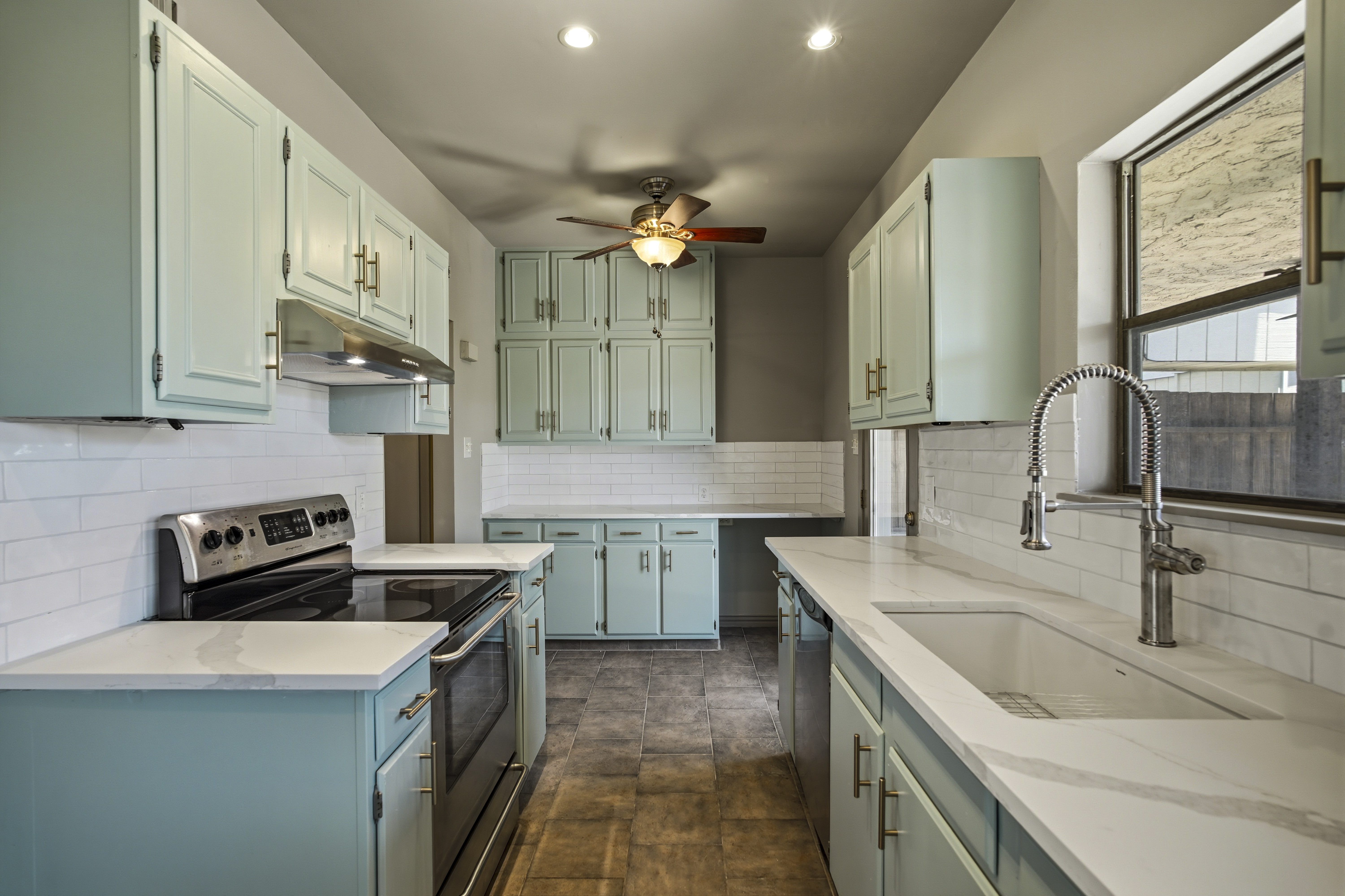 Move-In Ready Condo in Prime Location - 物件實景