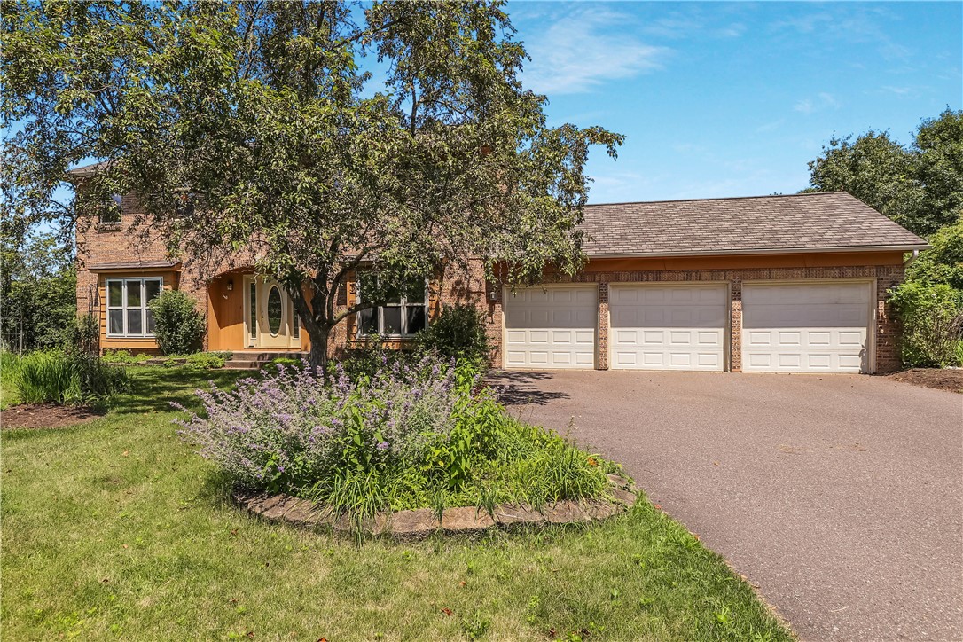 Altoona, Wisconsin, 54720, United States, 4 Bedrooms Bedrooms, ,3 BathroomsBathrooms,Residential,For Sale,1891343