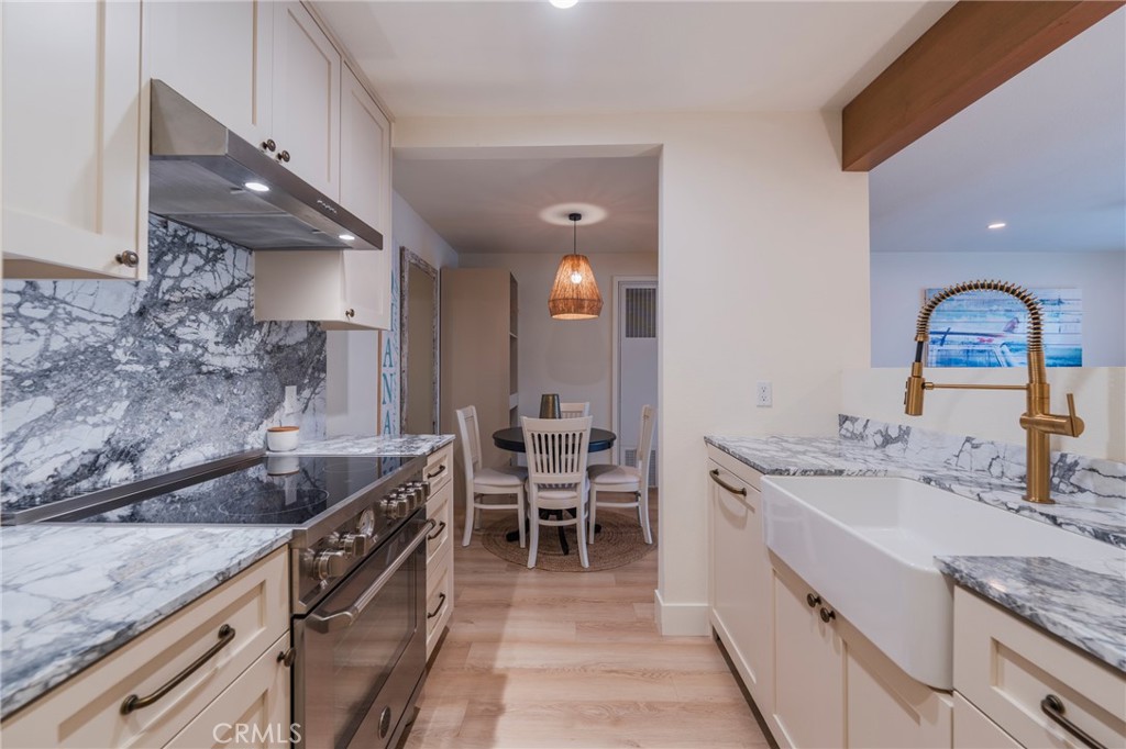 Huntington Beach, California, 92648, United States, 1 Bedroom Bedrooms, ,1 BathroomBathrooms,Residential,For Sale,1969398