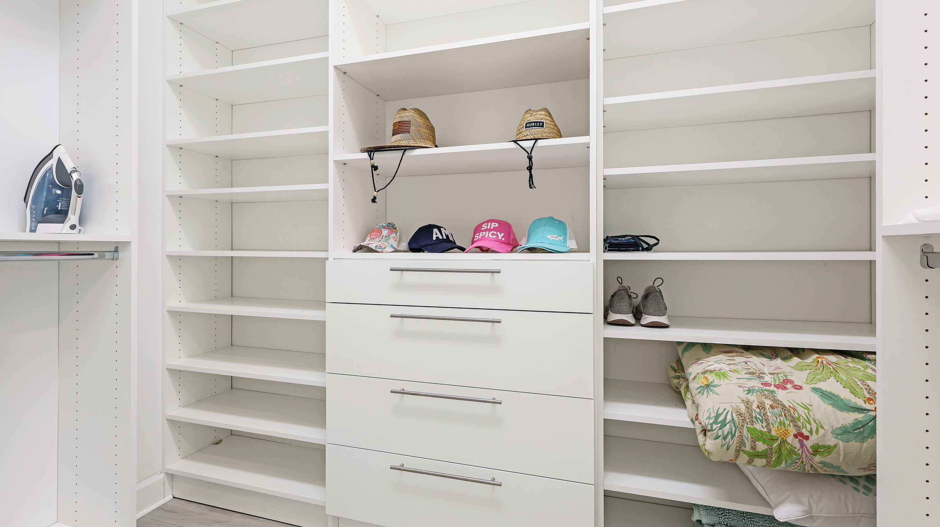 Bradenton, Florida, 34209, United States, 4 Bedrooms Bedrooms, ,3 BathroomsBathrooms,Residential,For Sale,1982115