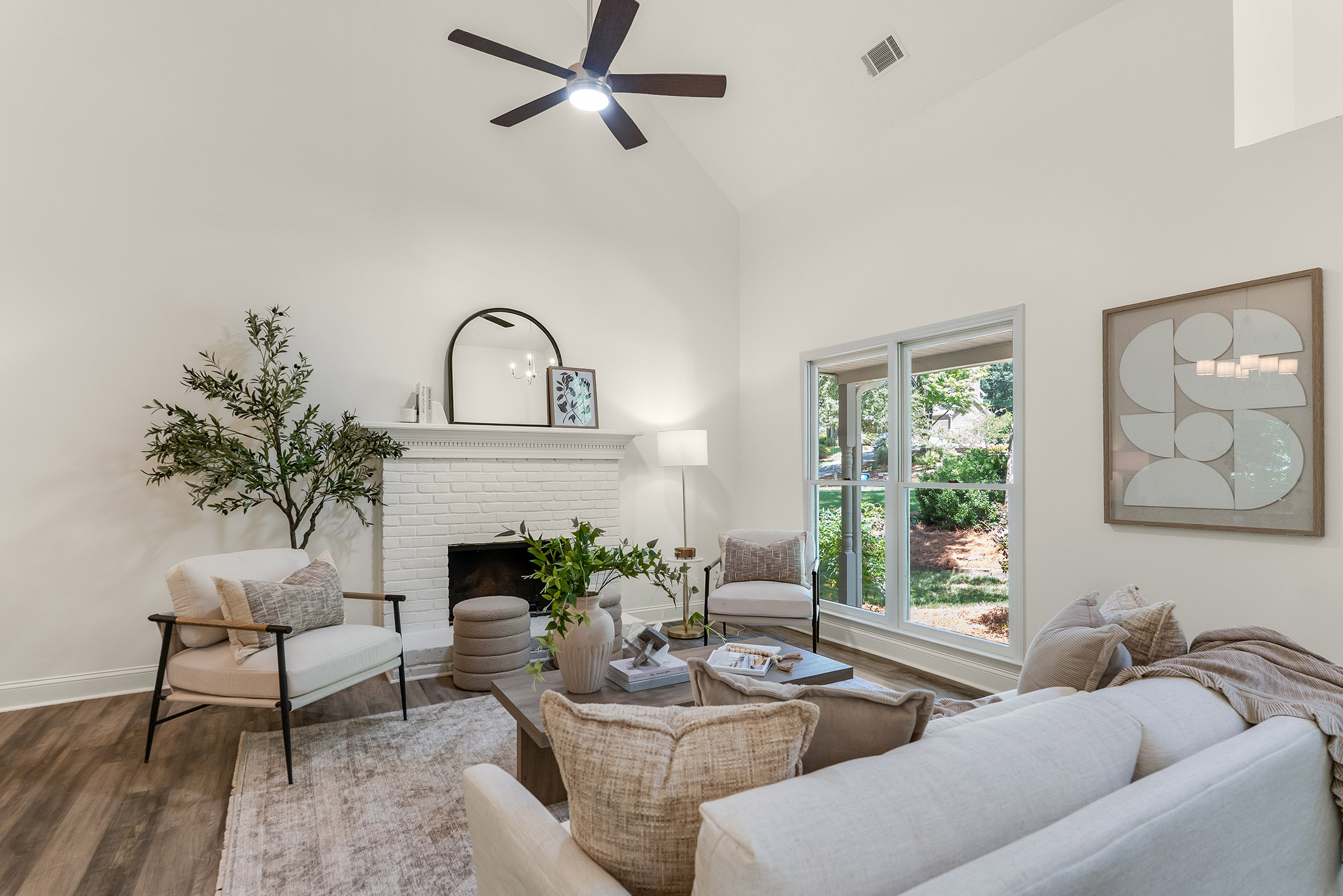  Exceptional Value in Mannings Ridge with Major Updates Throughout - 物件實景
