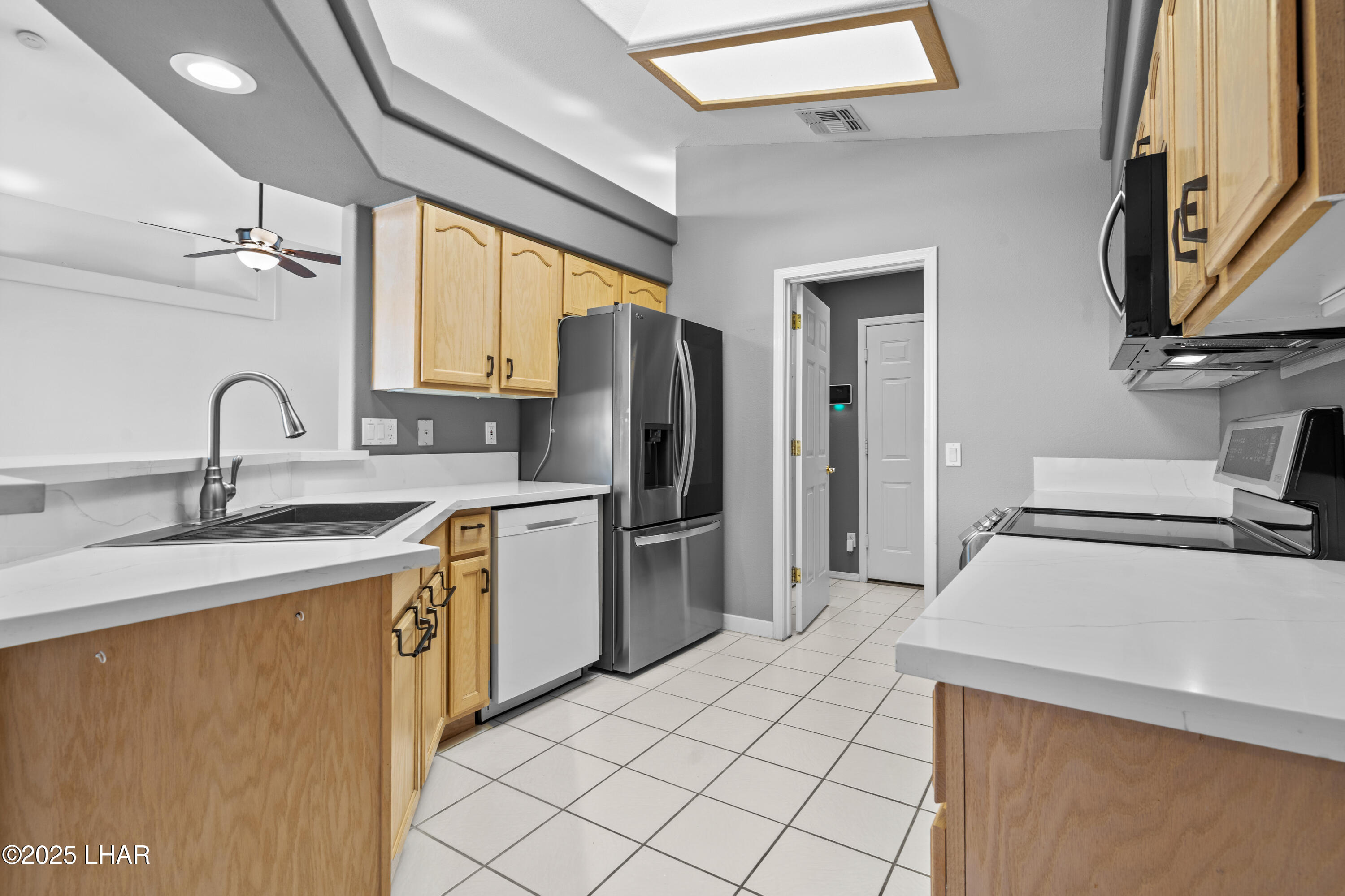 Lake Havasu City, Arizona, 86404, United States, 3 Bedrooms Bedrooms, ,Residential,For Sale,1988180