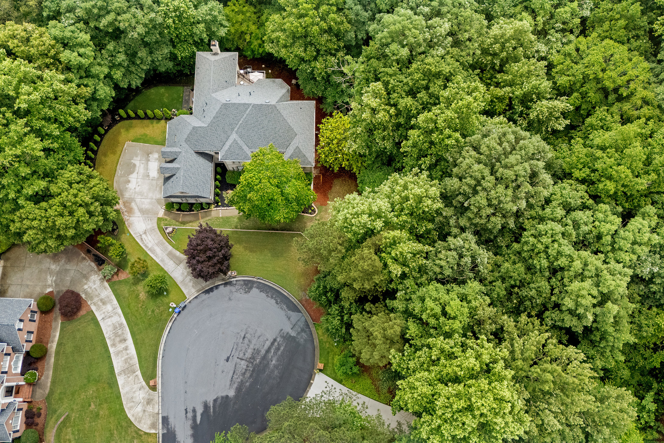  European-inspired Estate Tucked on Nearly Two Acres on Quiet Cul-de-sac - 物件實景
