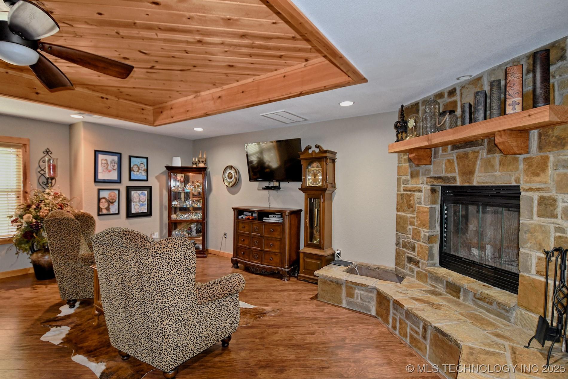 Sallisaw, Oklahoma, 74955, United States, 3 Bedrooms Bedrooms, ,3 BathroomsBathrooms,Residential,For Sale,1977994