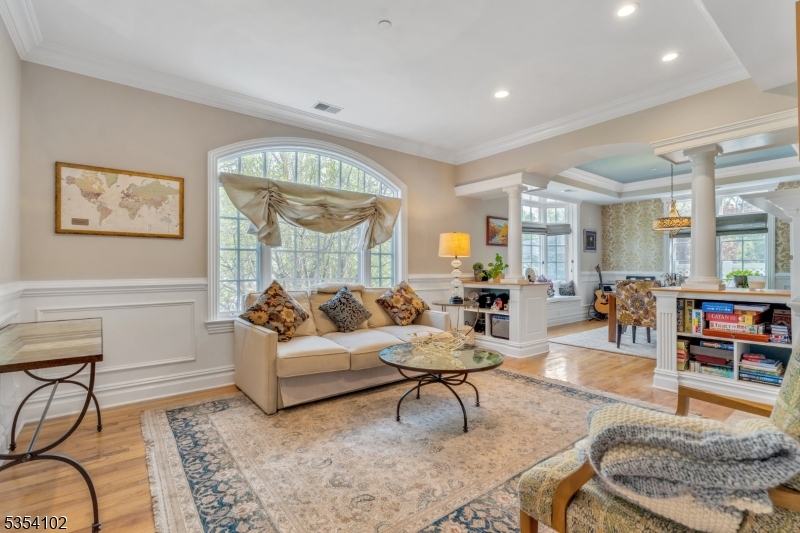 Morristown Town, New Jersey, 07960, United States, 2 Bedrooms Bedrooms, ,3 BathroomsBathrooms,Residential,For Sale,1794347